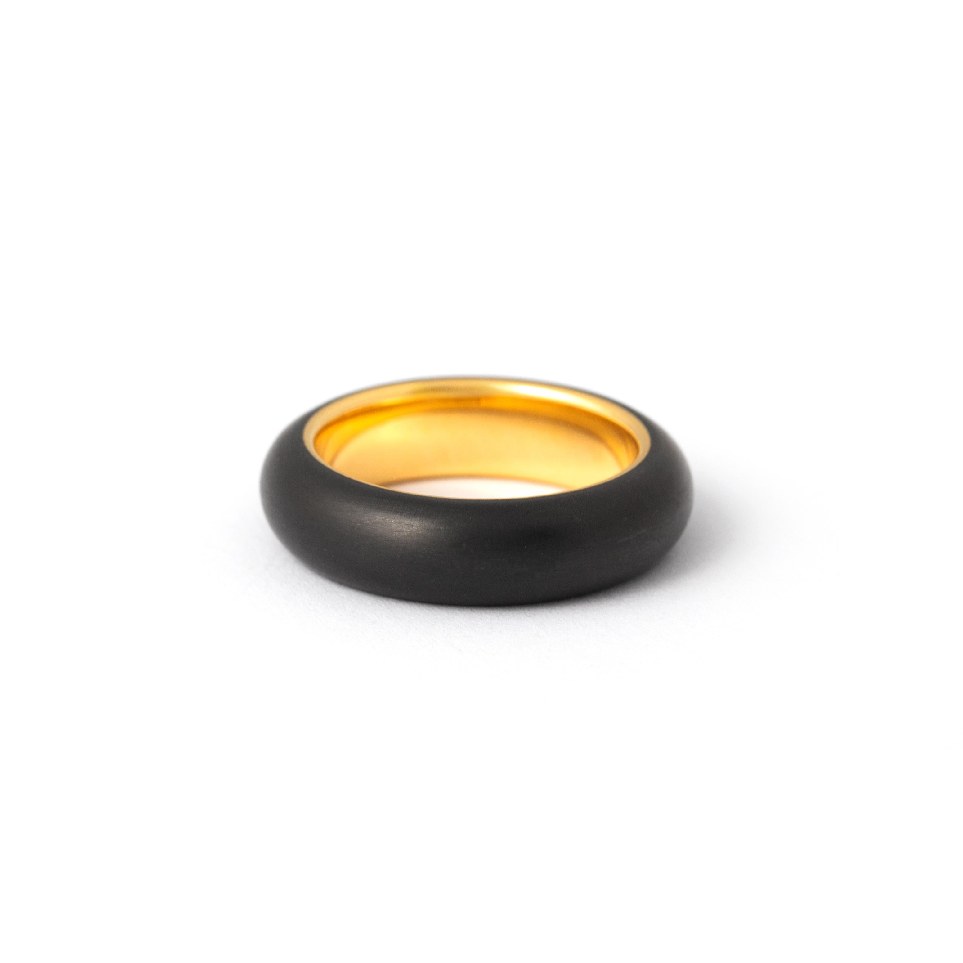 Diamant Gold 18K und Eisen Ring.

Größe: 54
Gesamtgewicht: 8,49 Gramm
