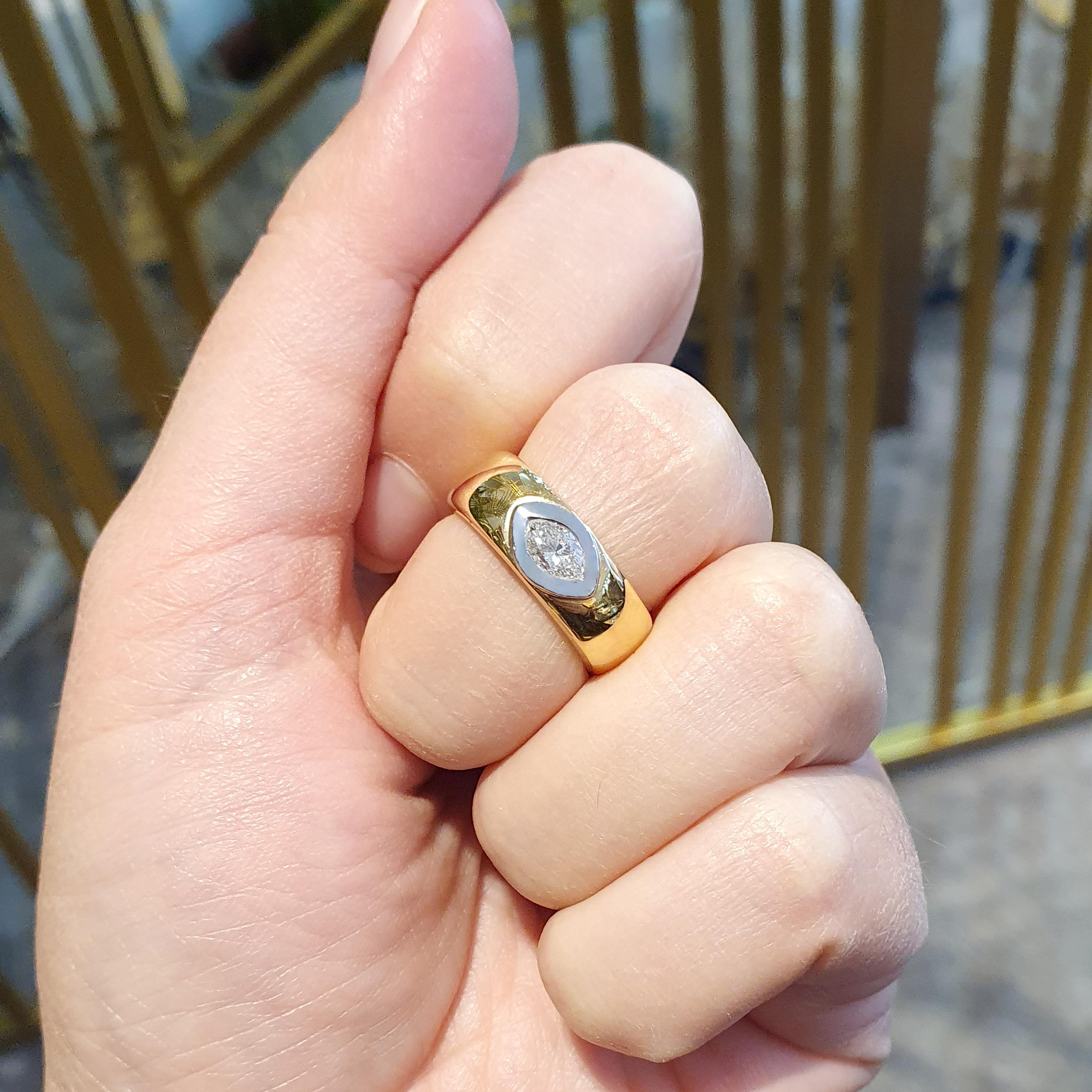 Women's or Men's Diamond Gold 18K Ring For Sale