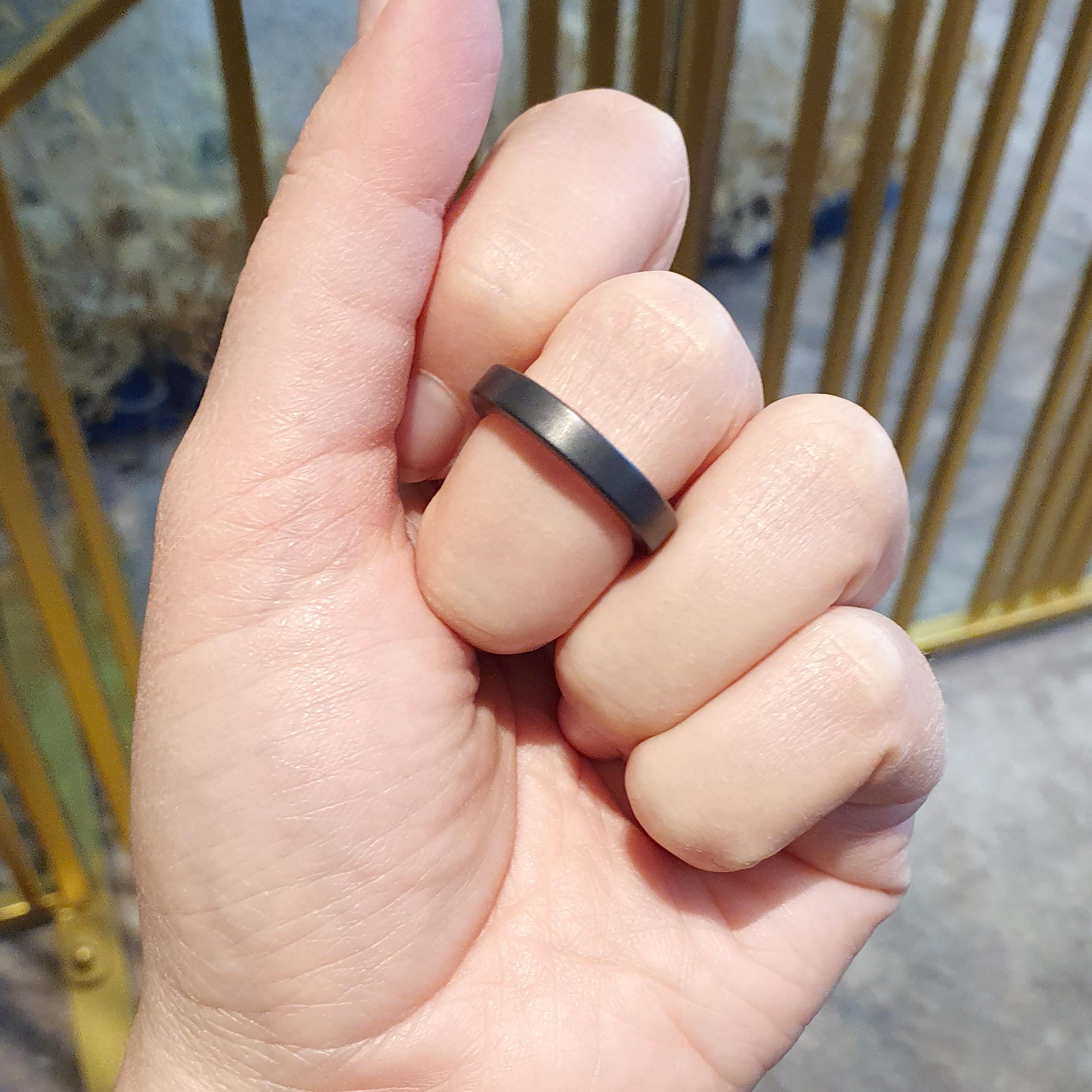 Anello con diamante in oro 18 carati in vendita 2