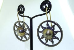 Pendientes de gota de oro con diamantes y plata de ley oxidada