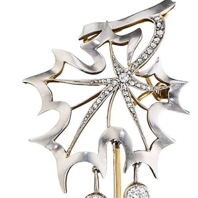 Diamond, Gold and Platinum Maple Leaf Brooch In Excellent Condition For Sale In New York, NY