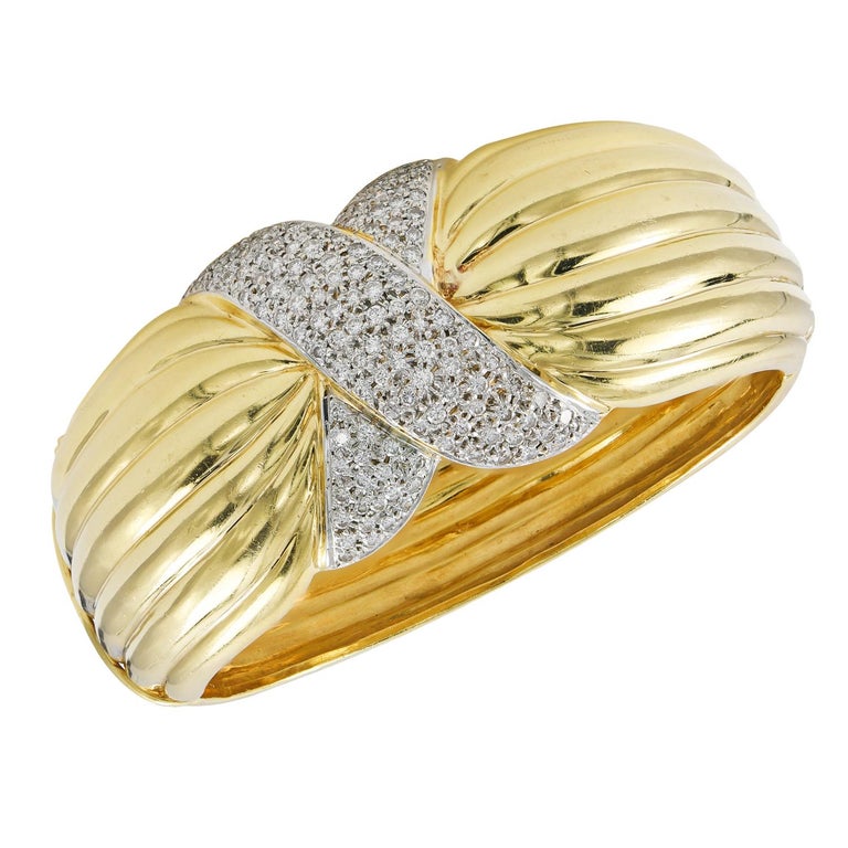 Diamond 'X' Bracelet in 18kt Gold For Sale at 1stDibs