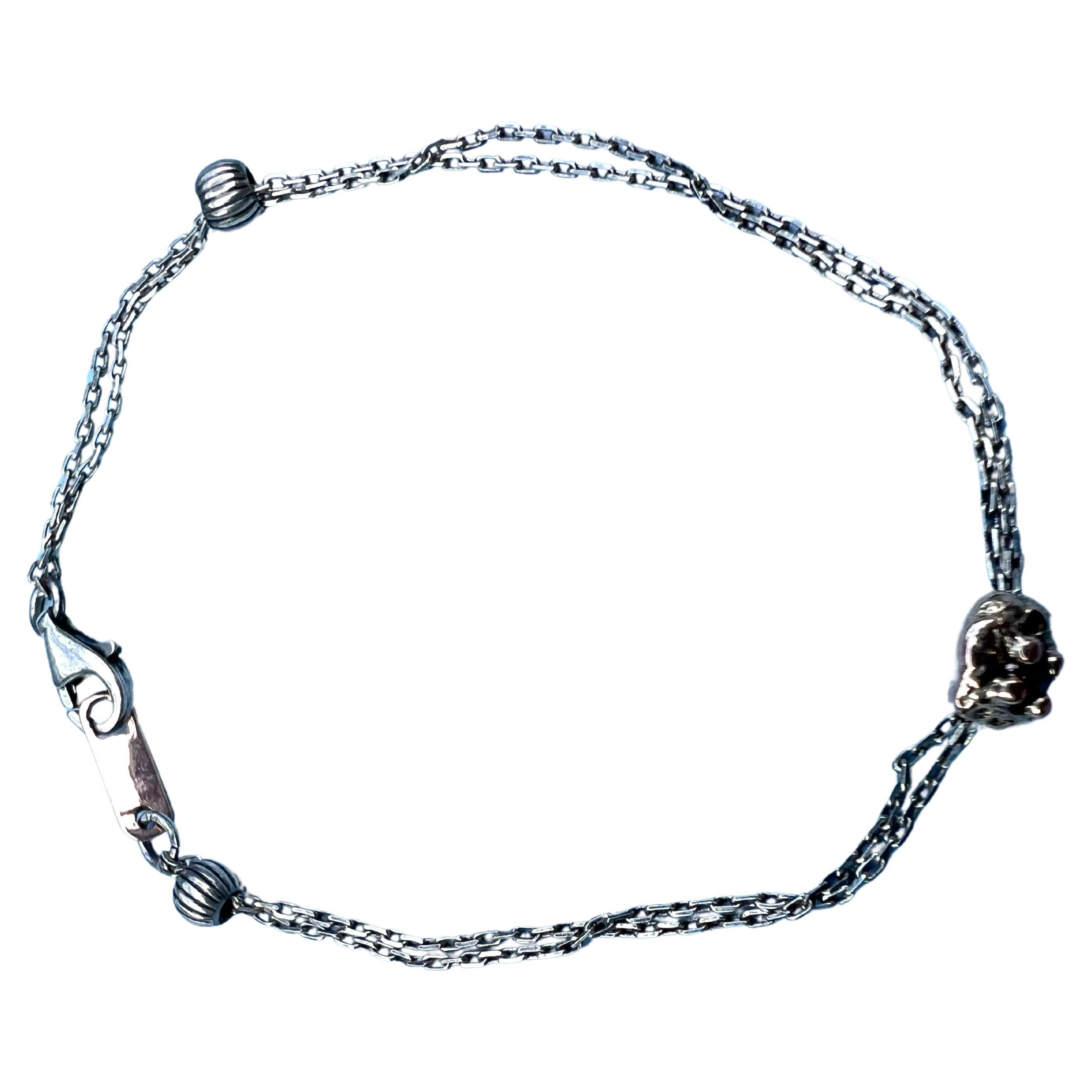 Bracciale a catena d'argento con pepite d'oro e diamanti grezzi
Lunghezza 6,5 

Questo bracciale combina in modo unico diamanti grezzi e pepite d'oro con un'elegante catena d'argento, mostrando la bellezza naturale di questi elementi non raffinati.