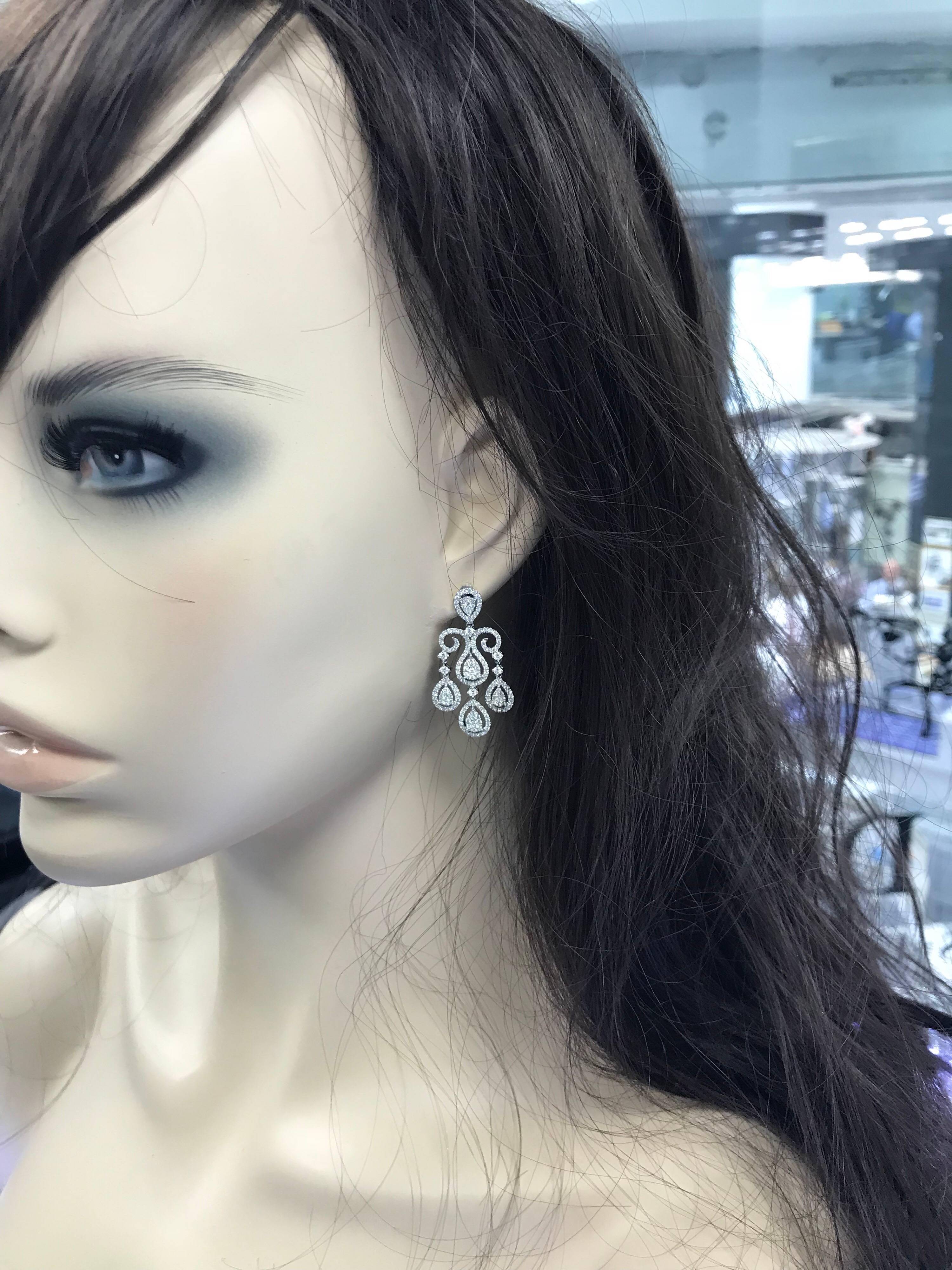 Contemporary Diamond Gold Chandelier Earrings 2.65 Carat