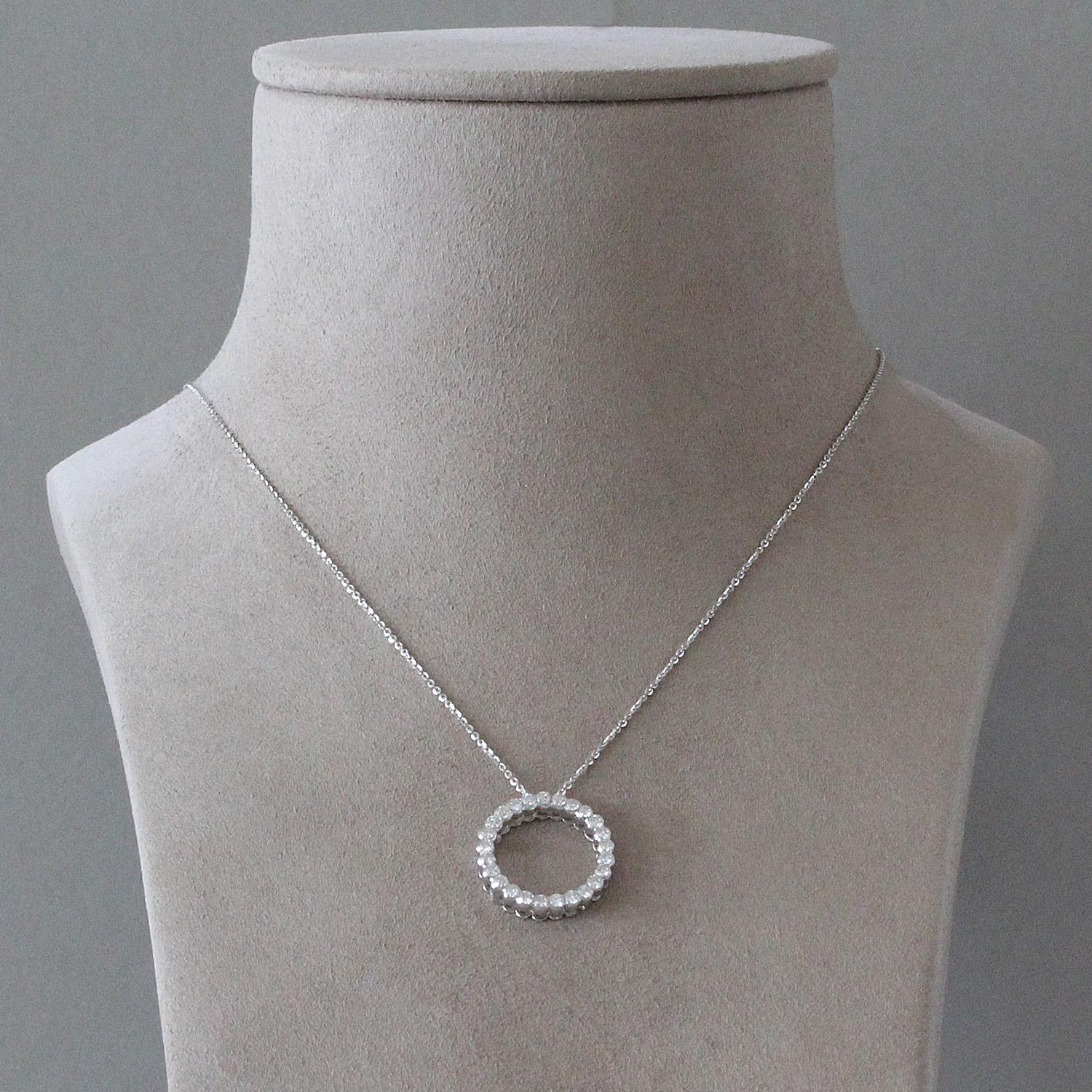 Diamond Gold Circle Pendant In New Condition In Beverly Hills, CA