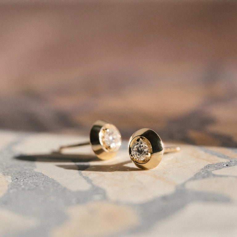 Diamond Gold Circle Stud Earrings For Sale at 1stDibs