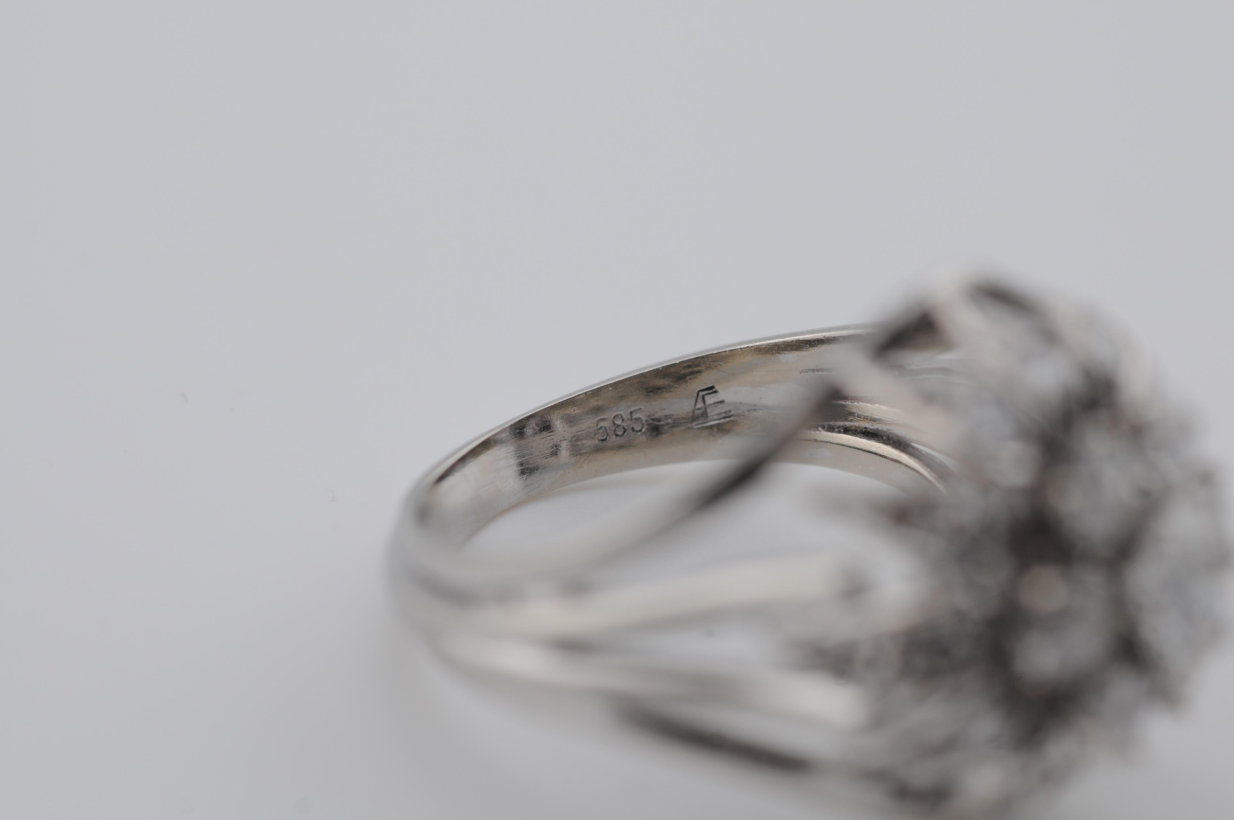 Anello con diamante a grappolo in oro bianco 14k In condizioni buone in vendita a Berlin, BE