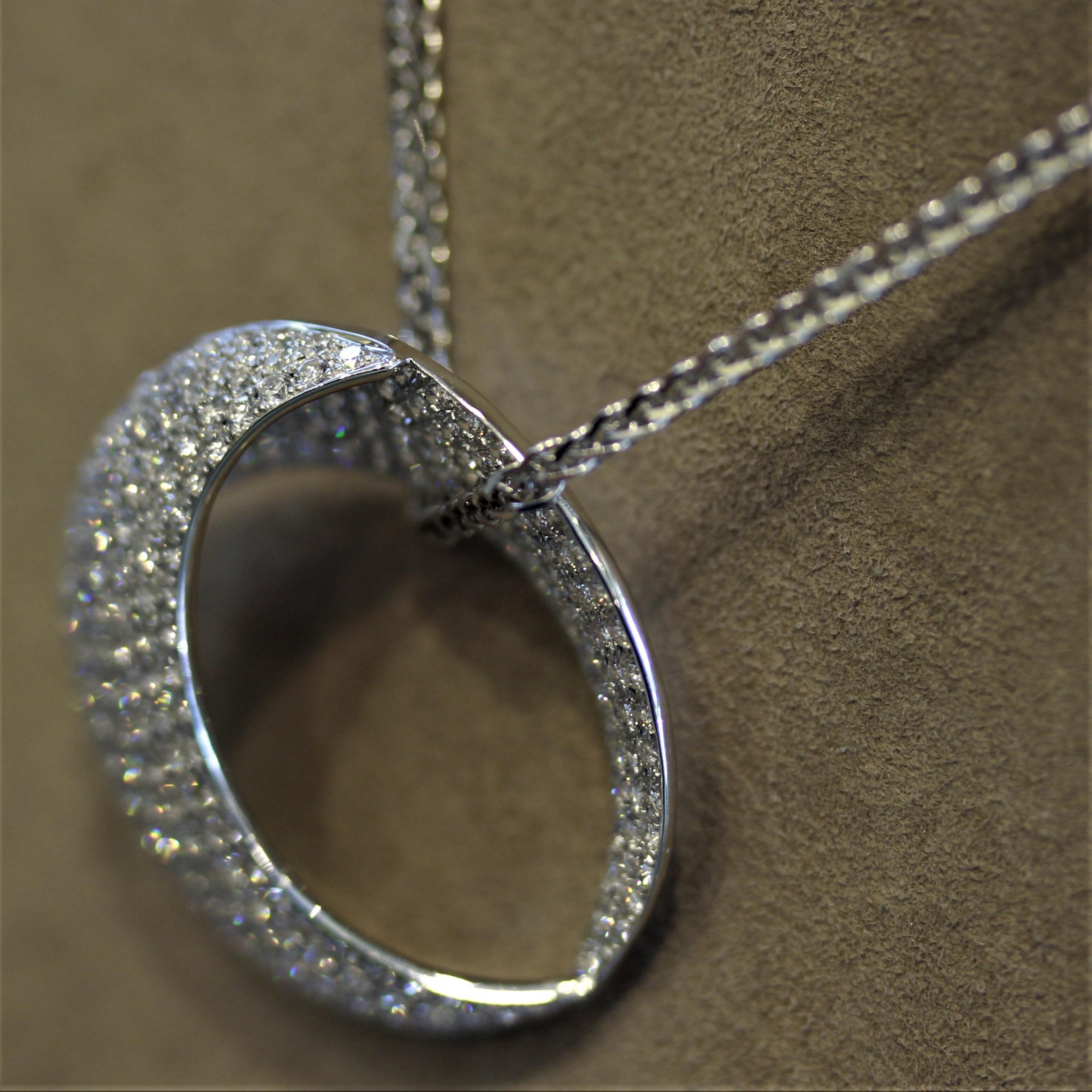 Diamond Gold Crescent Pendant In New Condition For Sale In Beverly Hills, CA