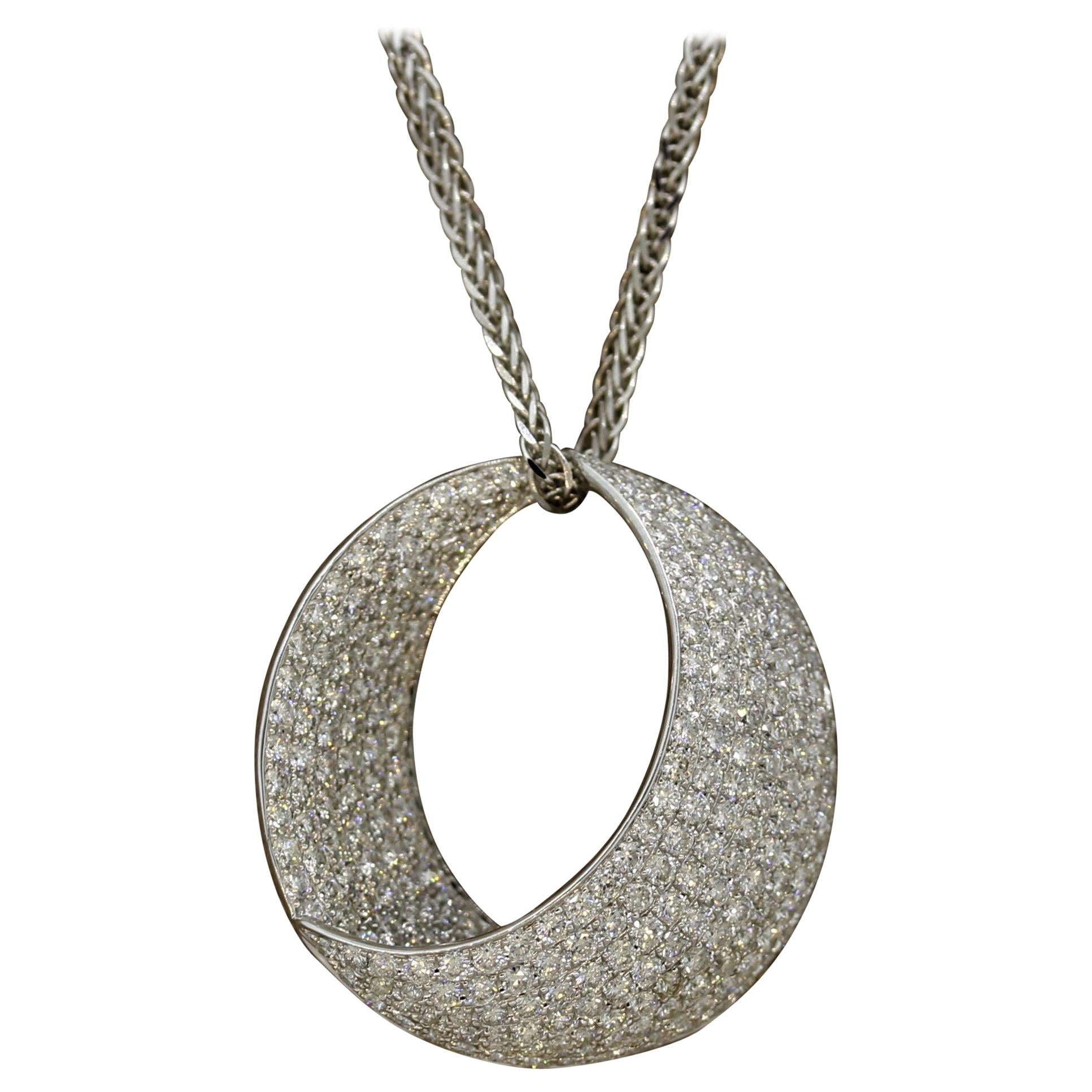 Ciondolo a mezzaluna in oro con diamante