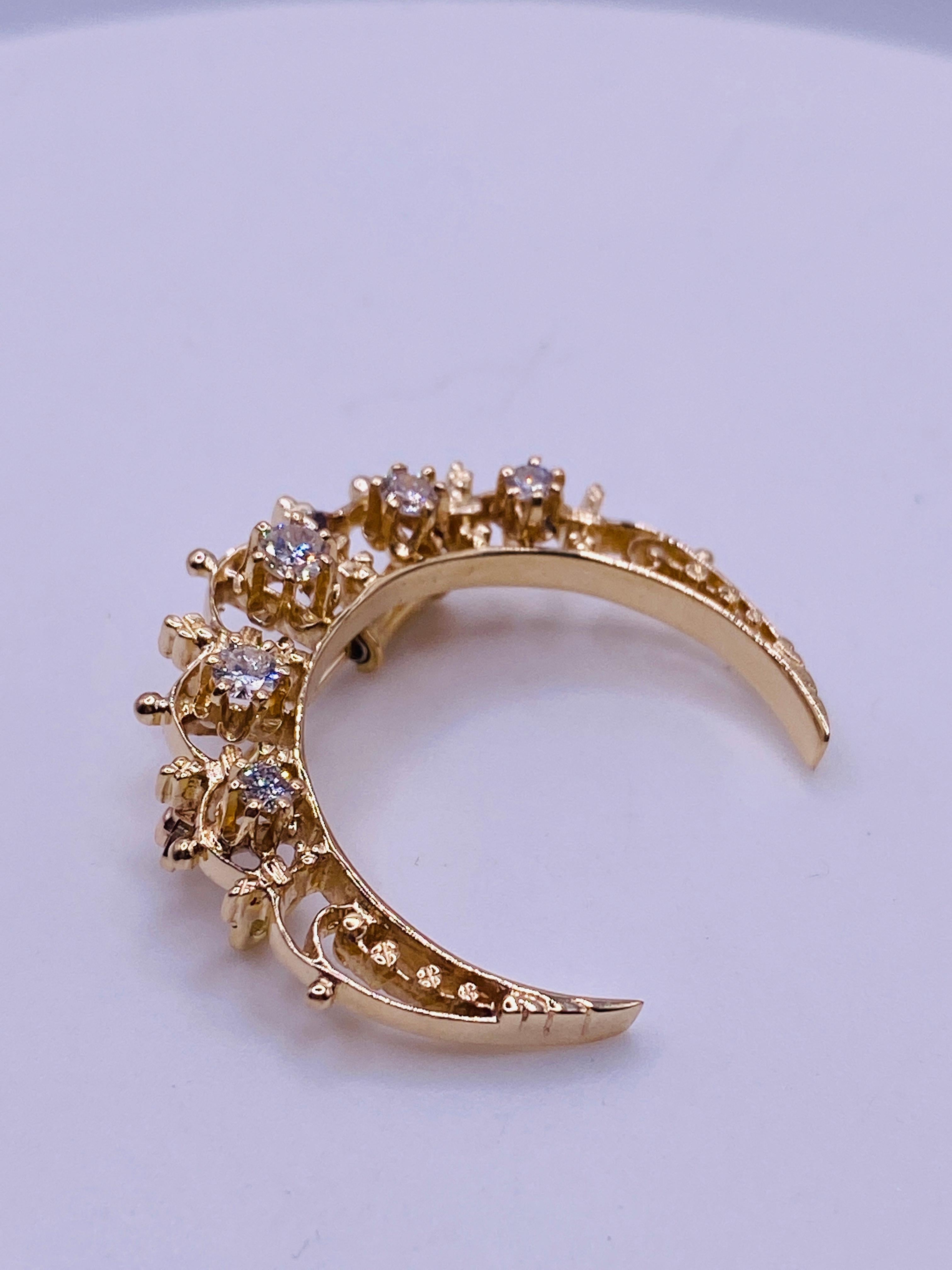 Estate 14k yellow gold 0.25 carat total weight diamond pin pendant. 30x35mm. 3.5Dwt