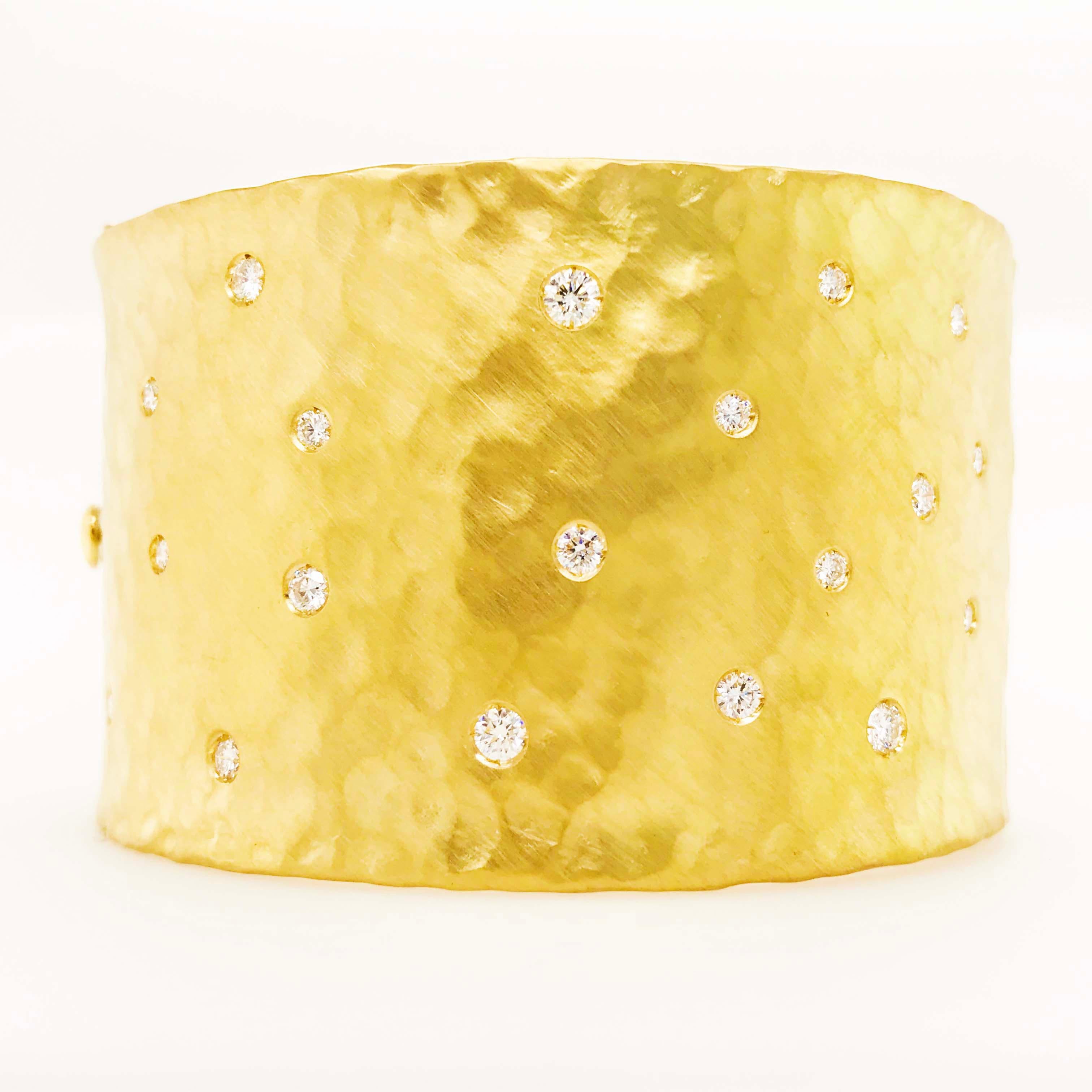 Round Cut Diamond Gold Cuff Bracelet in 18 Karat Yellow Gold with 1.00 Carat Diamond