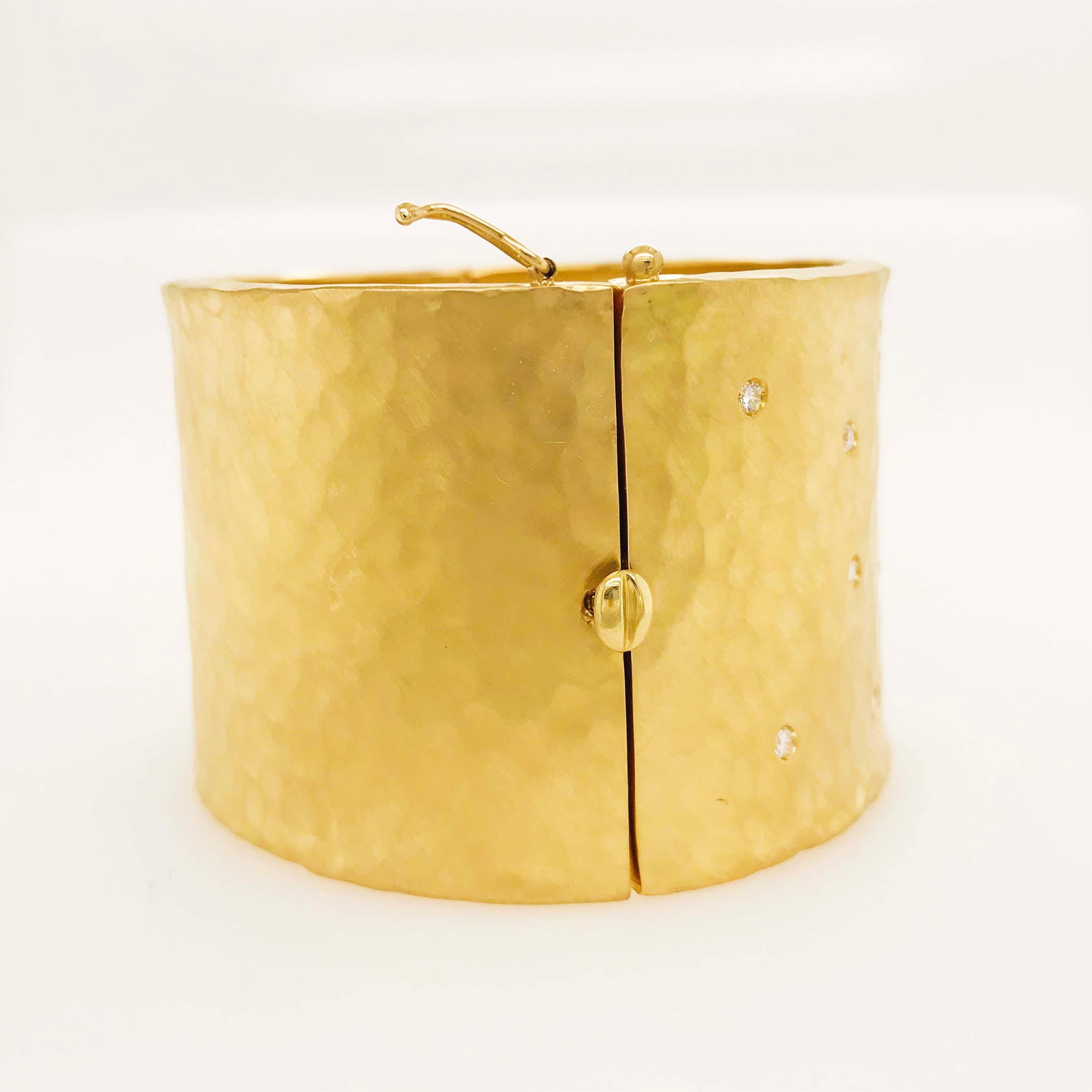 Diamond Gold Cuff Bracelet in 18 Karat Yellow Gold with 1.00 Carat Diamond 2