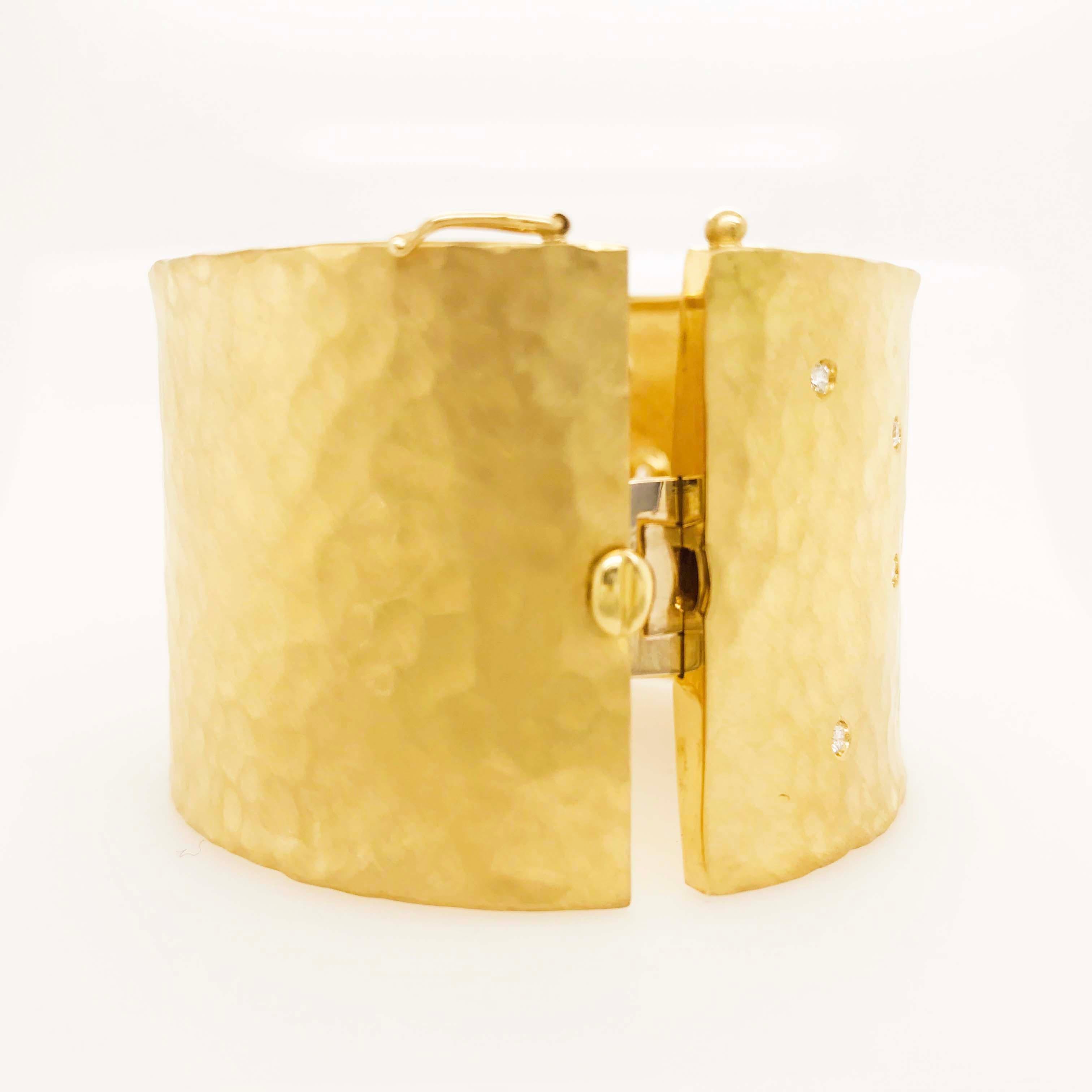 Diamond Gold Cuff Bracelet in 18 Karat Yellow Gold with 1.00 Carat Diamond 3