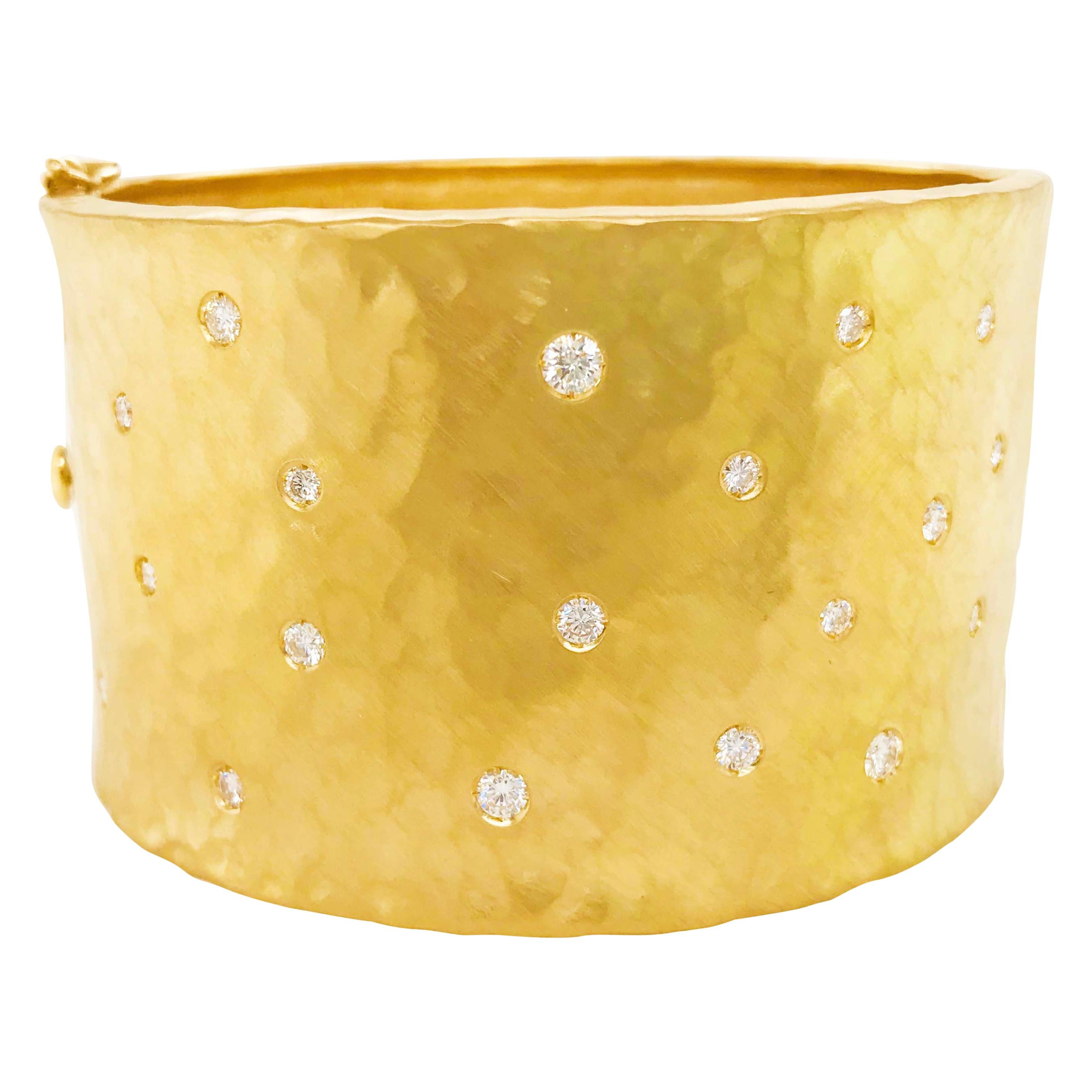 Diamond Gold Cuff Bracelet in 18 Karat Yellow Gold with 1.00 Carat Diamond