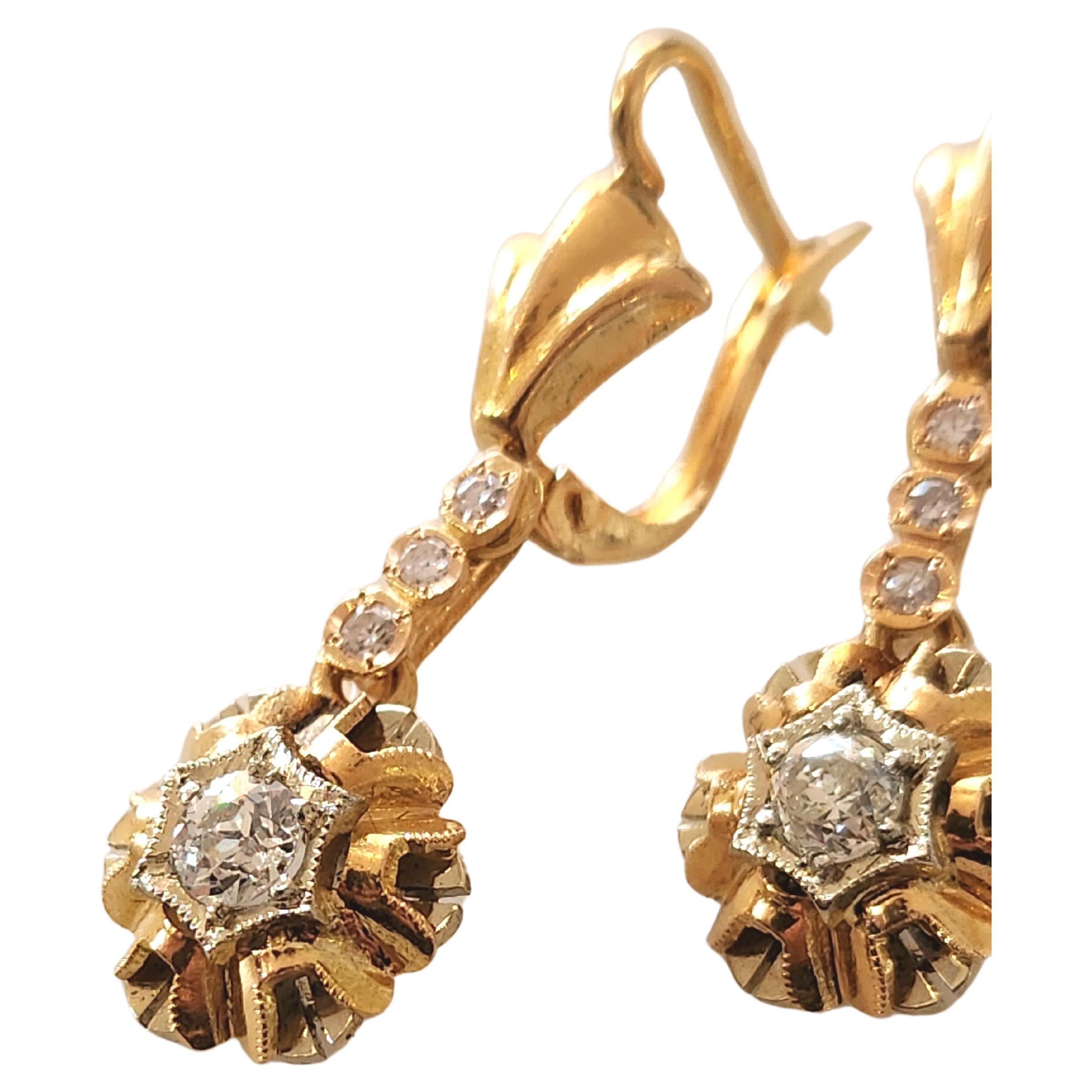 Diamant-Ohrringe aus Gold mit baumelnden Ohrringen (Art déco) im Angebot