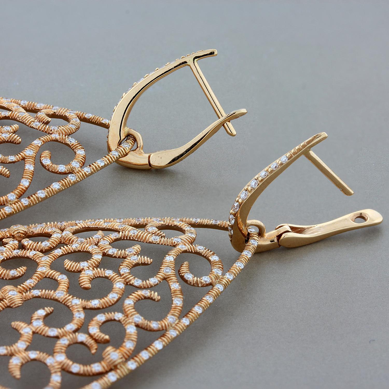 Diamond Gold Drop Earrings In New Condition For Sale In Beverly Hills, CA