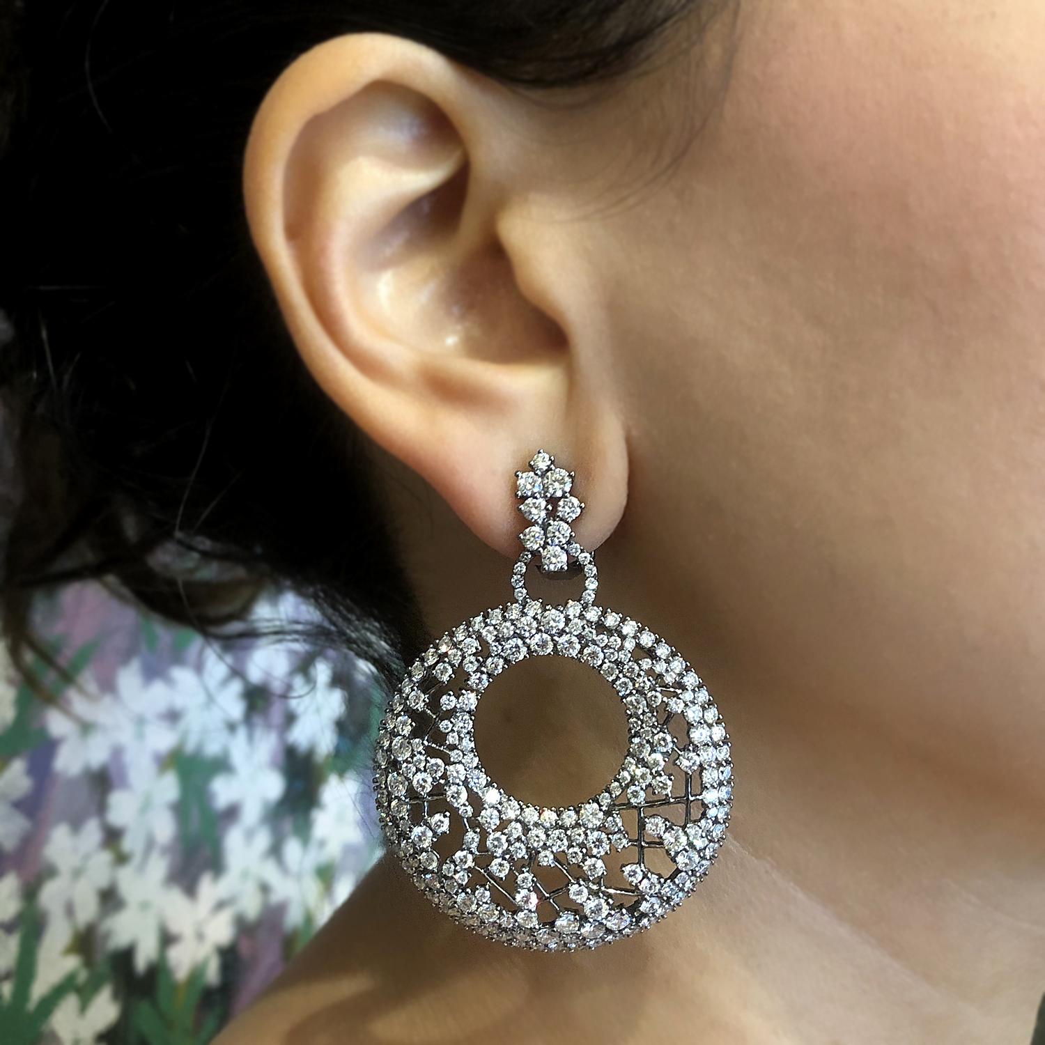 Boucles d'oreilles en goutte en or et diamants Pour femmes en vente