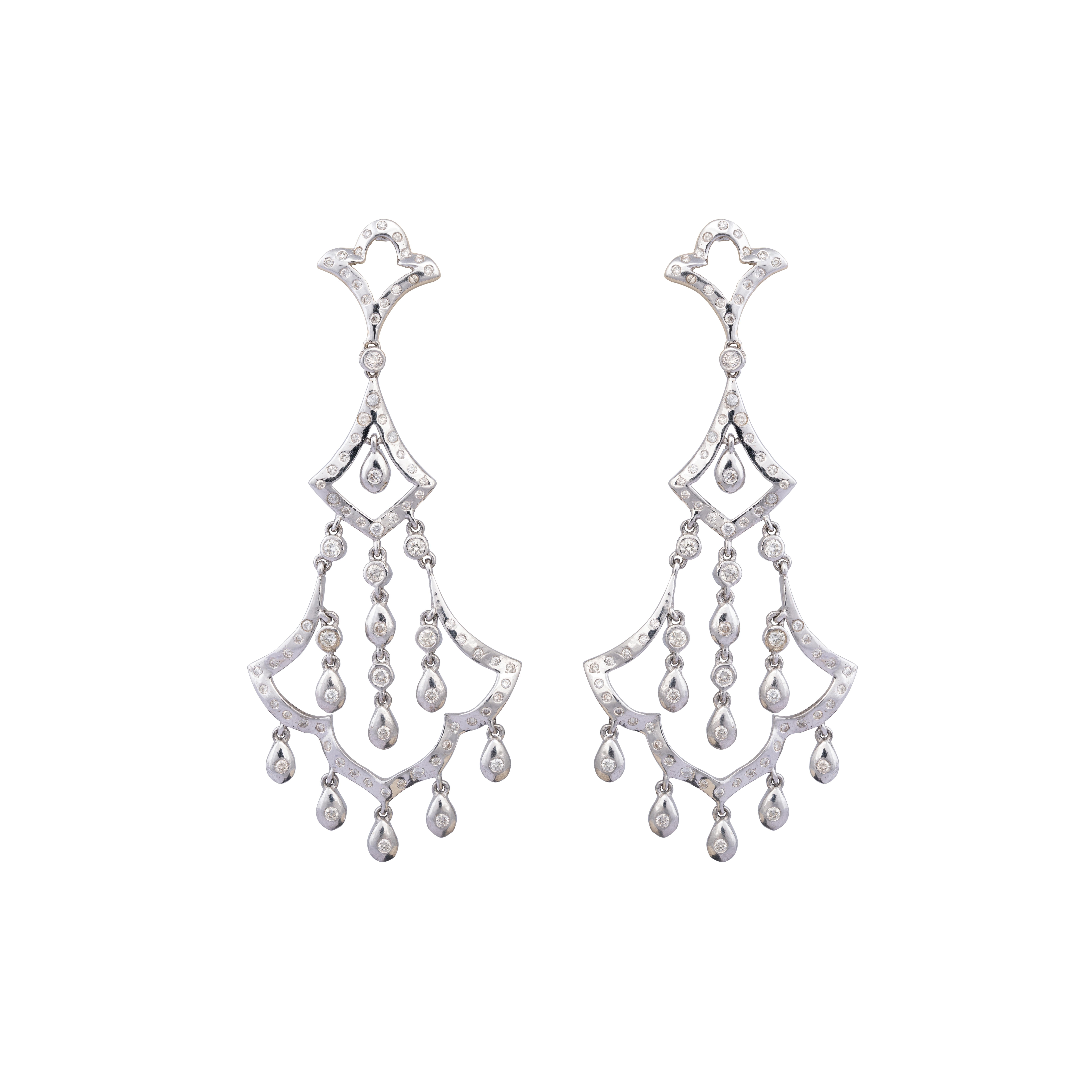 Antique Cushion Cut 18k gold Diamond Earring with 0.91 carats of diamond For Sale