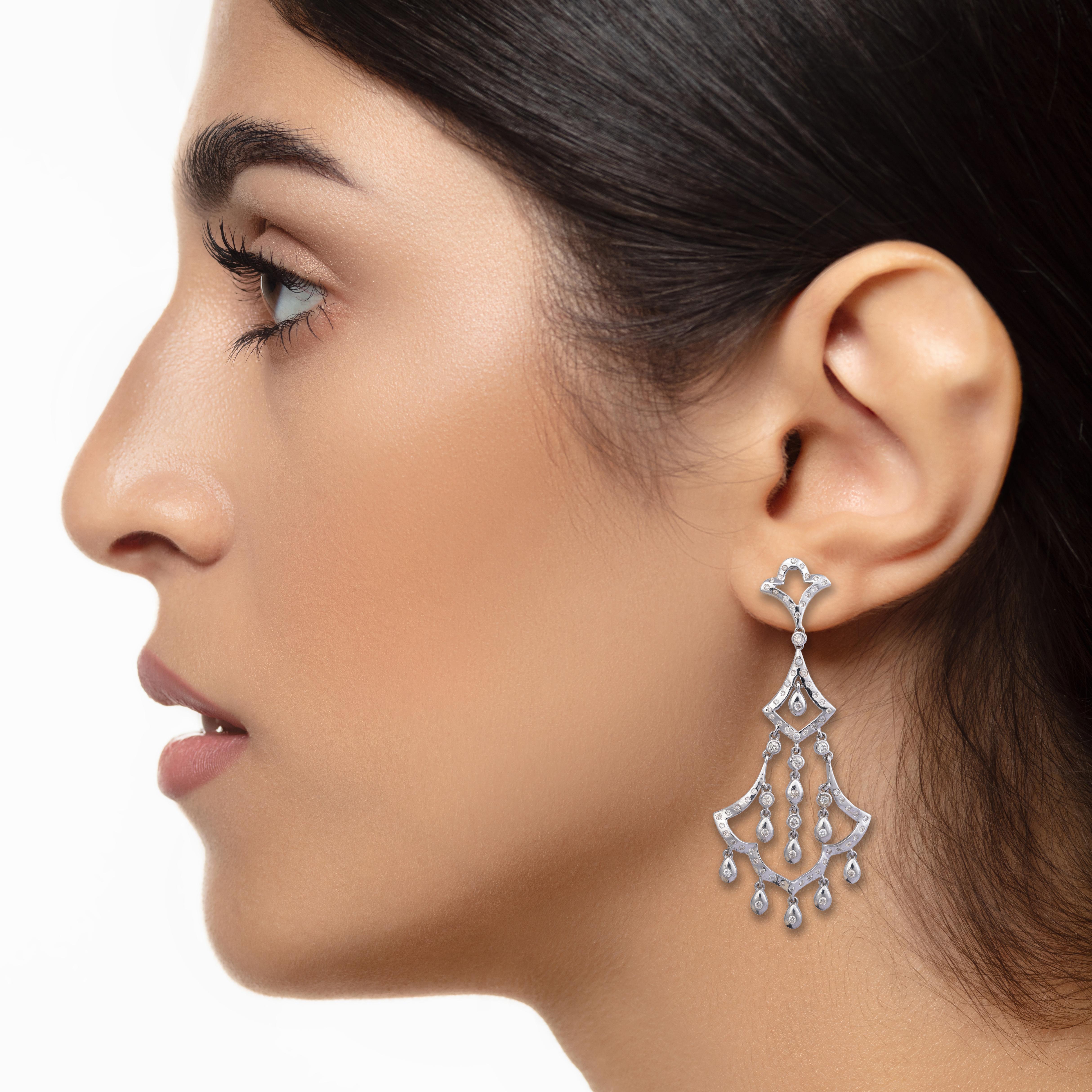 18k gold Diamond Earring with 0.91 carats of diamond In New Condition For Sale In jaipur, IN