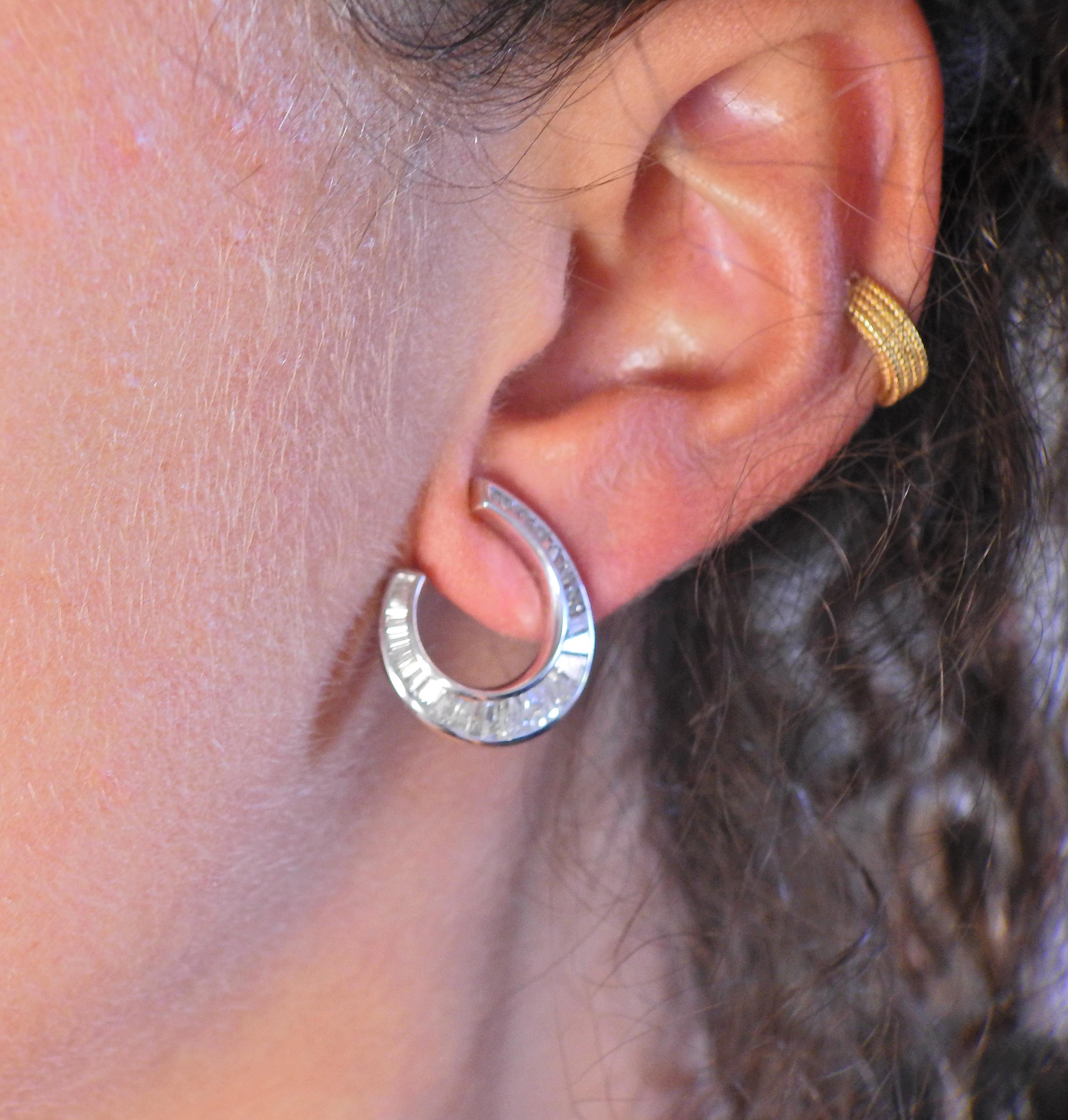 Orecchini in oro con diamante In condizioni ottime in vendita a New York, NY