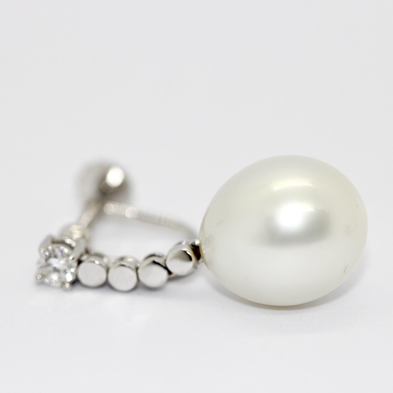 Diamond Gold Earrings set with white and gray South Sea Pearl, Tahitian Pearl For Sale 8