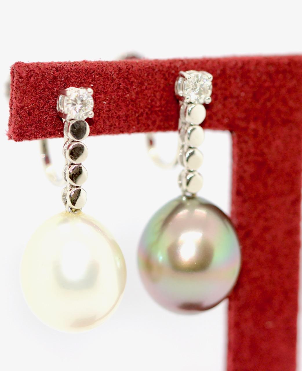 Diamond Gold Earrings set with white and gray South Sea Pearl, Tahitian Pearl In Excellent Condition For Sale In Berlin, DE