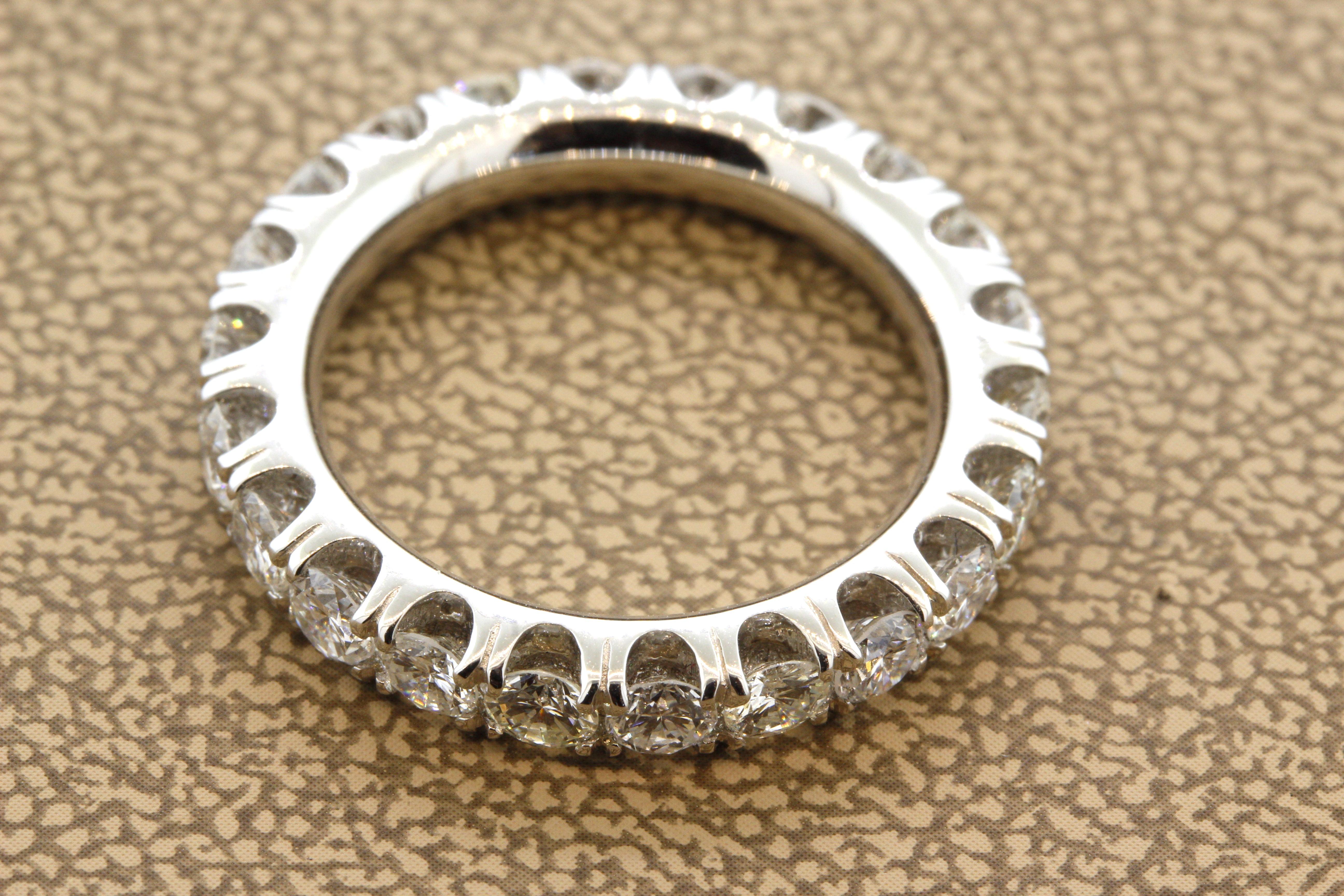 Diamond Gold Eternity Band Ring In New Condition For Sale In Beverly Hills, CA