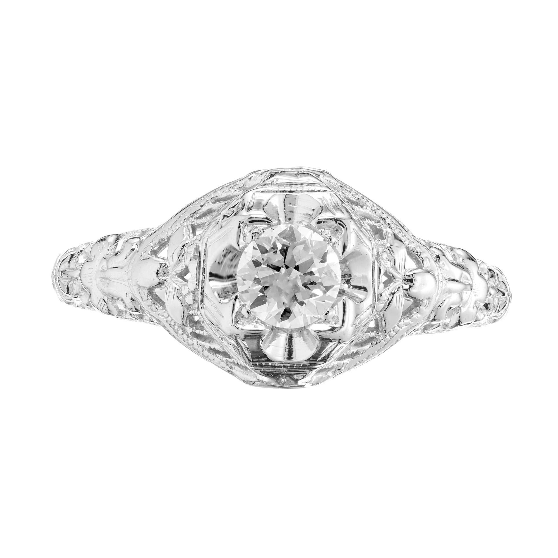 Anillo de compromiso de filigrana de oro blanco de 18 quilates de 1940 con un diamante de corte europeo antiguo de transición en su engaste original.

1 diamante redondo¸ peso total aprox. 0,25cts, H, VS2
Talla 6.5 y grande
oro blanco de 18