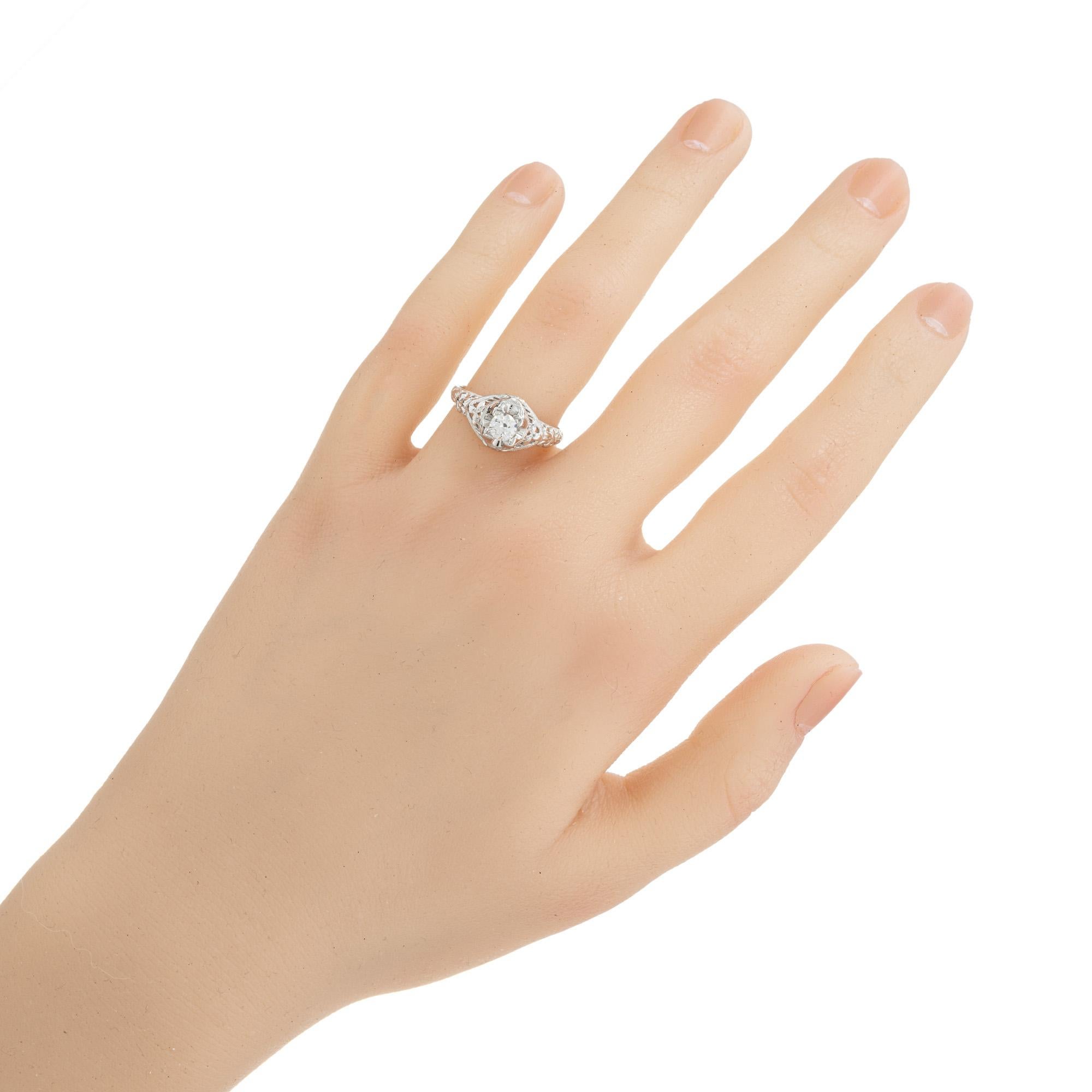 Anillo de compromiso de oro con diamantes y filigrana en venta 2