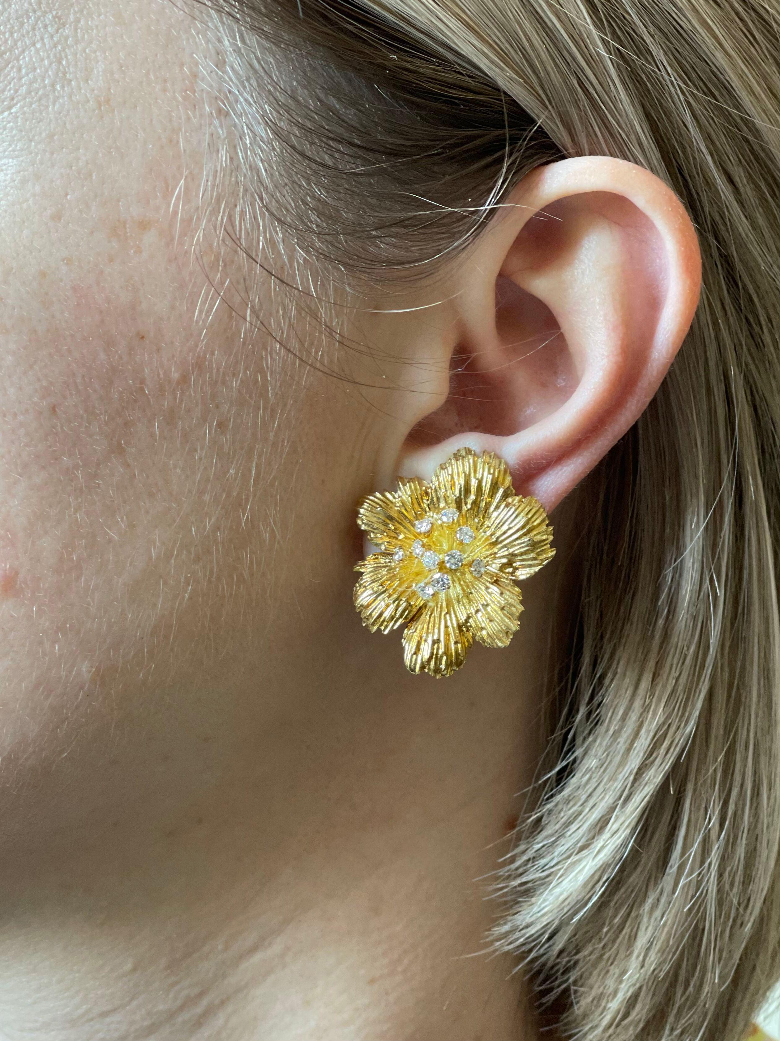 Pair of 18k gold flower earrings, with approx. 0.80ctw H/Si diamonds. Earrings measure 1.25