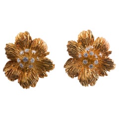 Boucles d'oreilles fleurs en or avec diamants