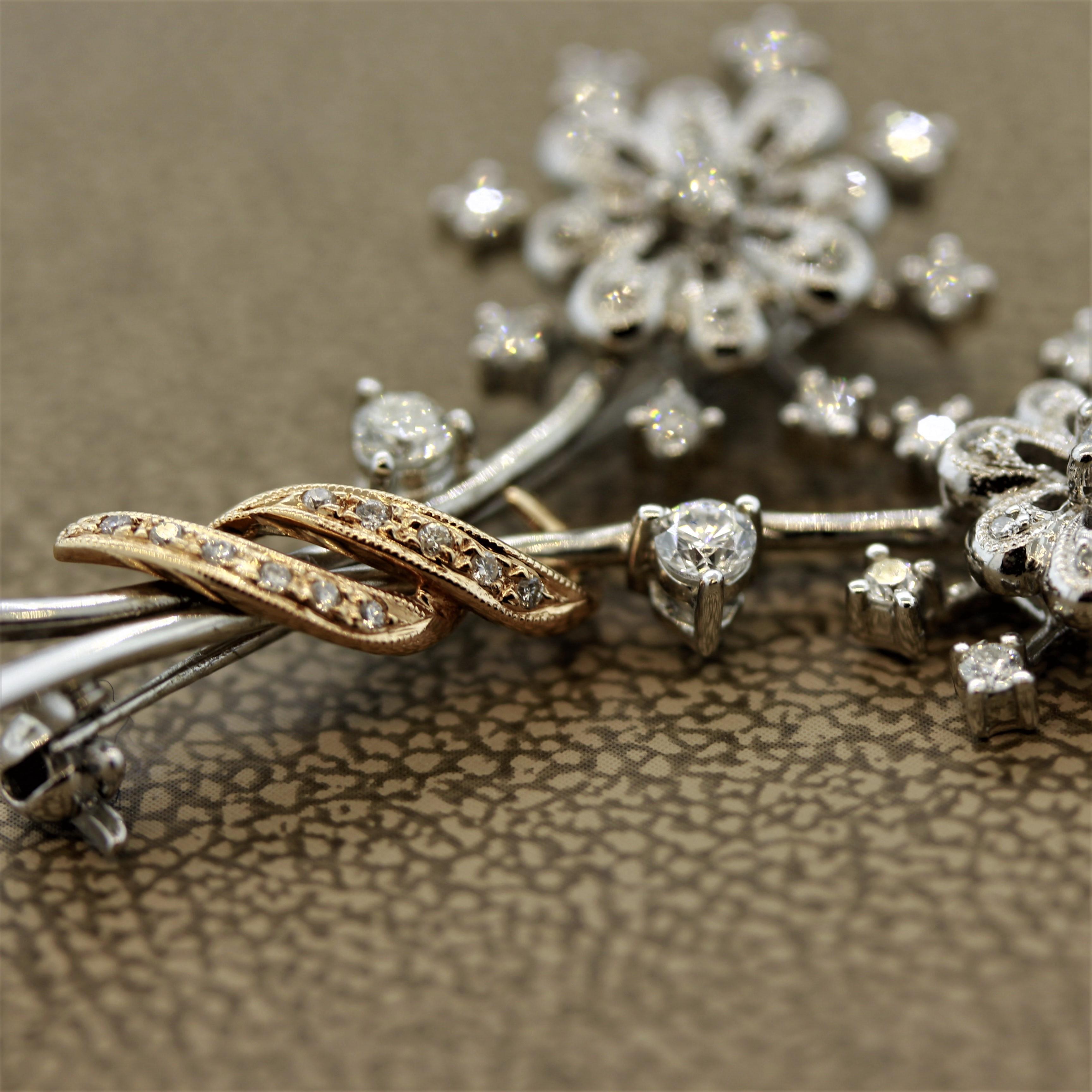 Broche fleur en or avec diamant Pour femmes en vente