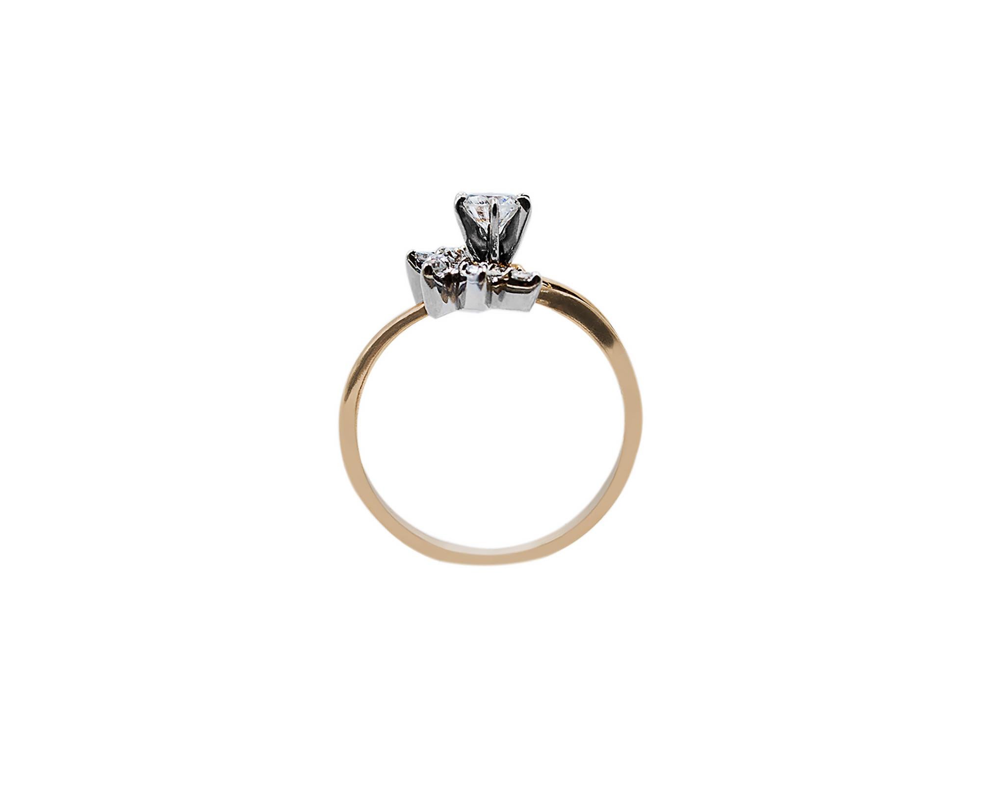 gold flower ring with diamond