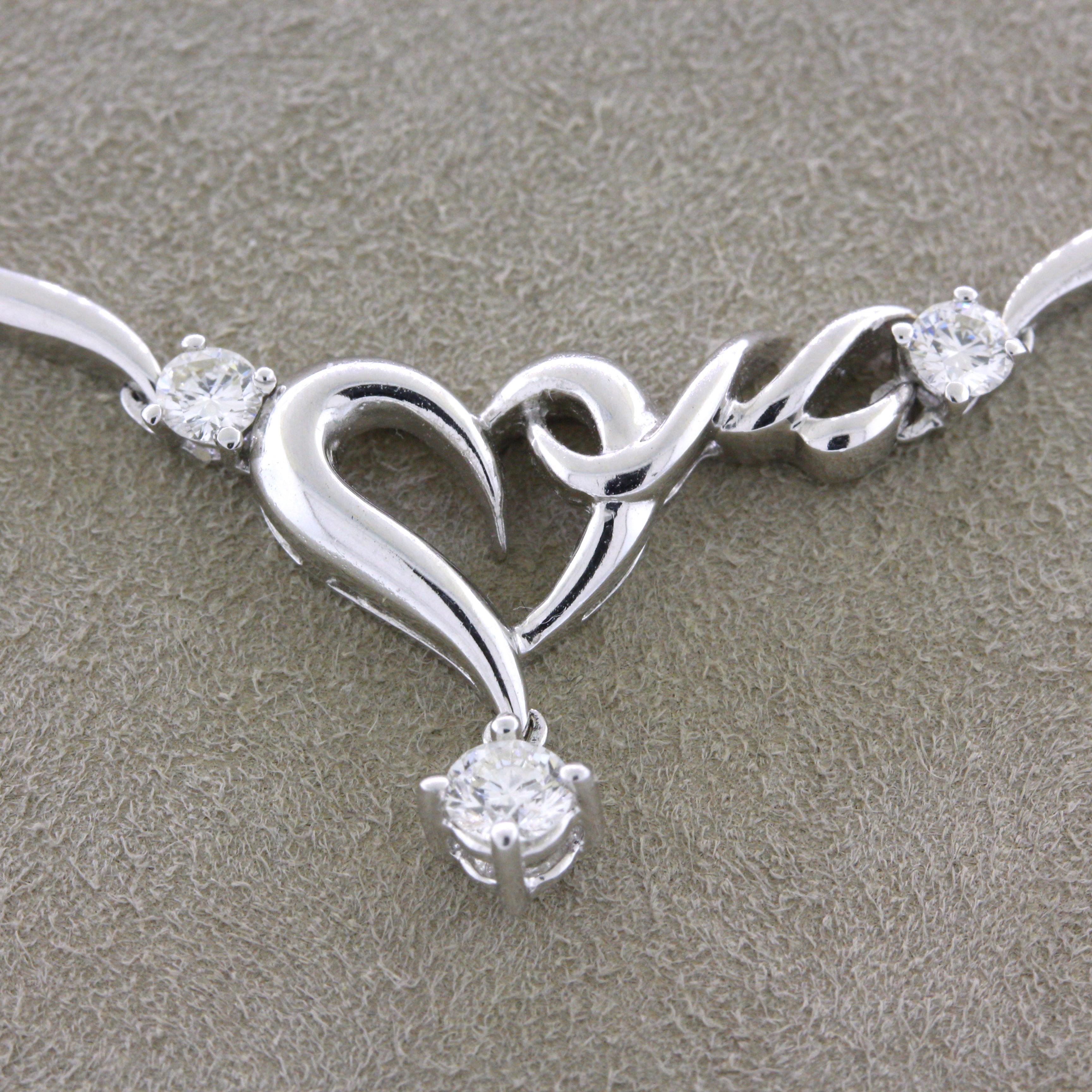 Diamond Gold Heart-Motif Necklace In New Condition For Sale In Beverly Hills, CA