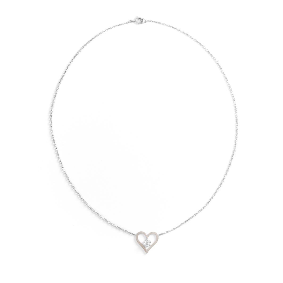 Round Cut Diamond Gold Heart Pendant Necklace For Sale