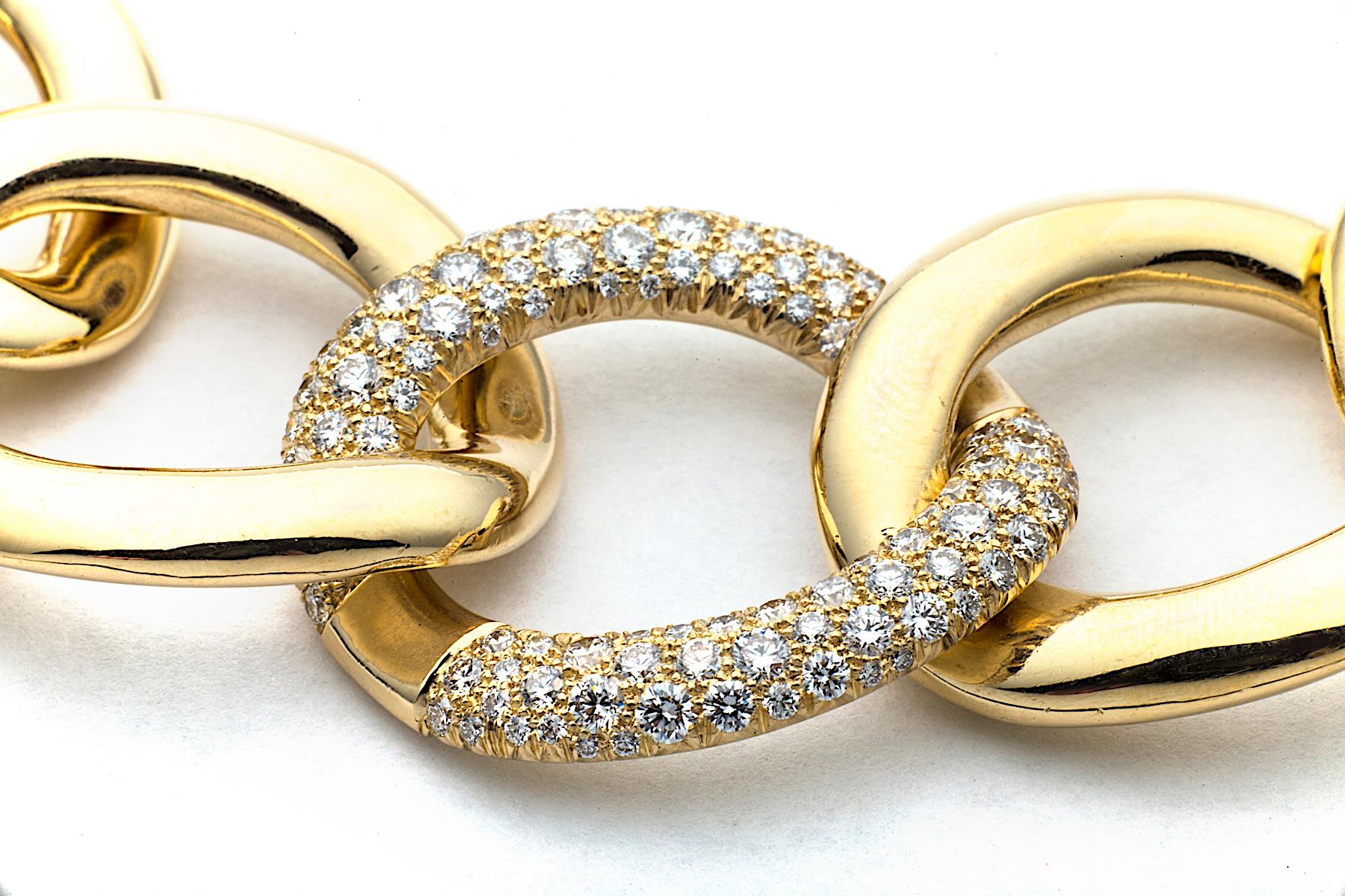 Diamond Gold Link Bracelet In New Condition In Greenwich, CT