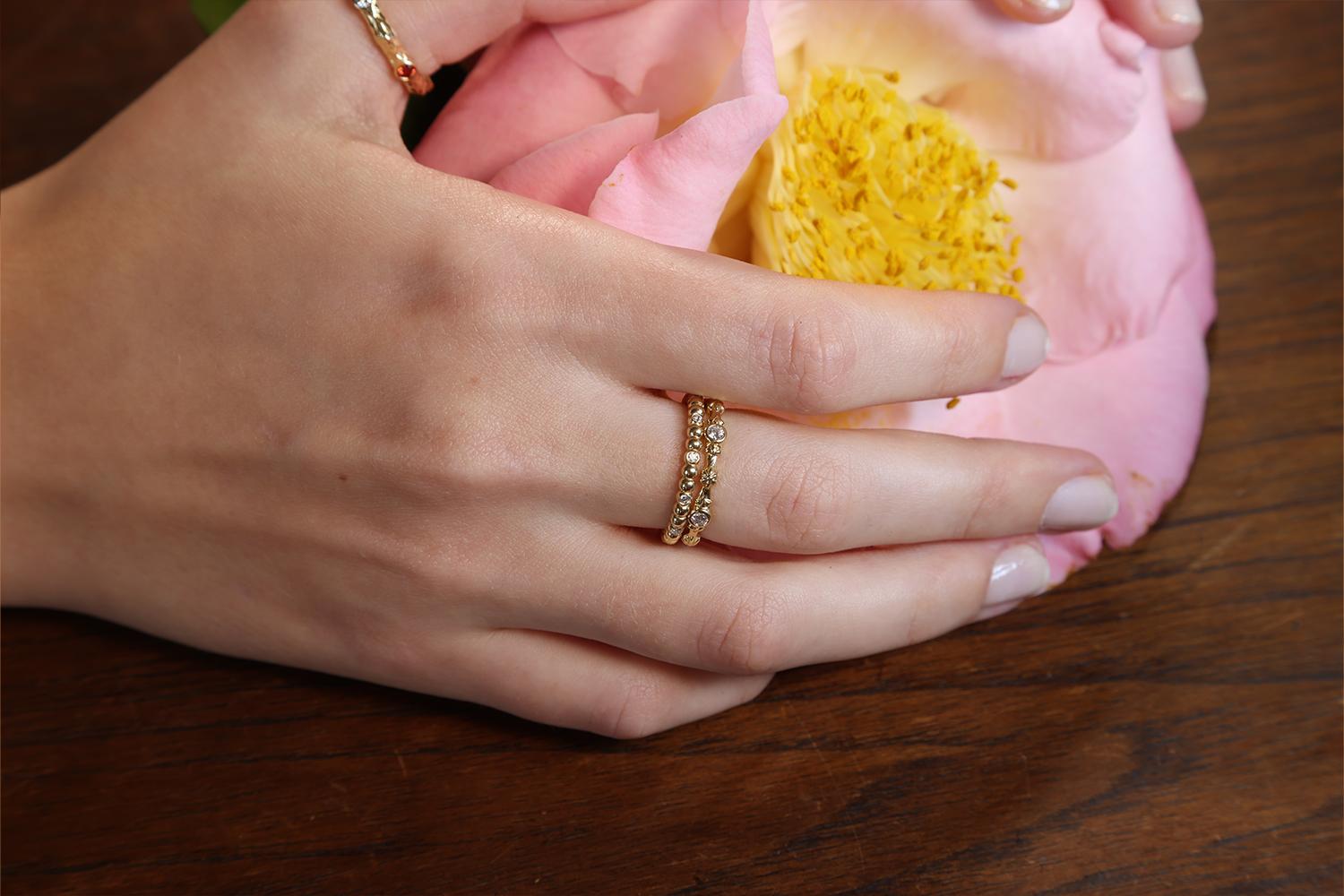 Bague empilable multi-sphères en or jaune 18 carats et diamants Unisexe en vente