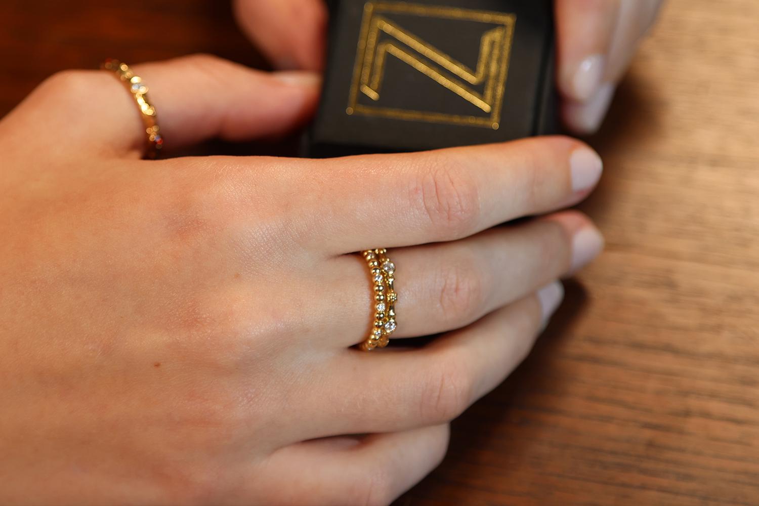 Bague empilable multi-sphères en or jaune 18 carats et diamants en vente 2