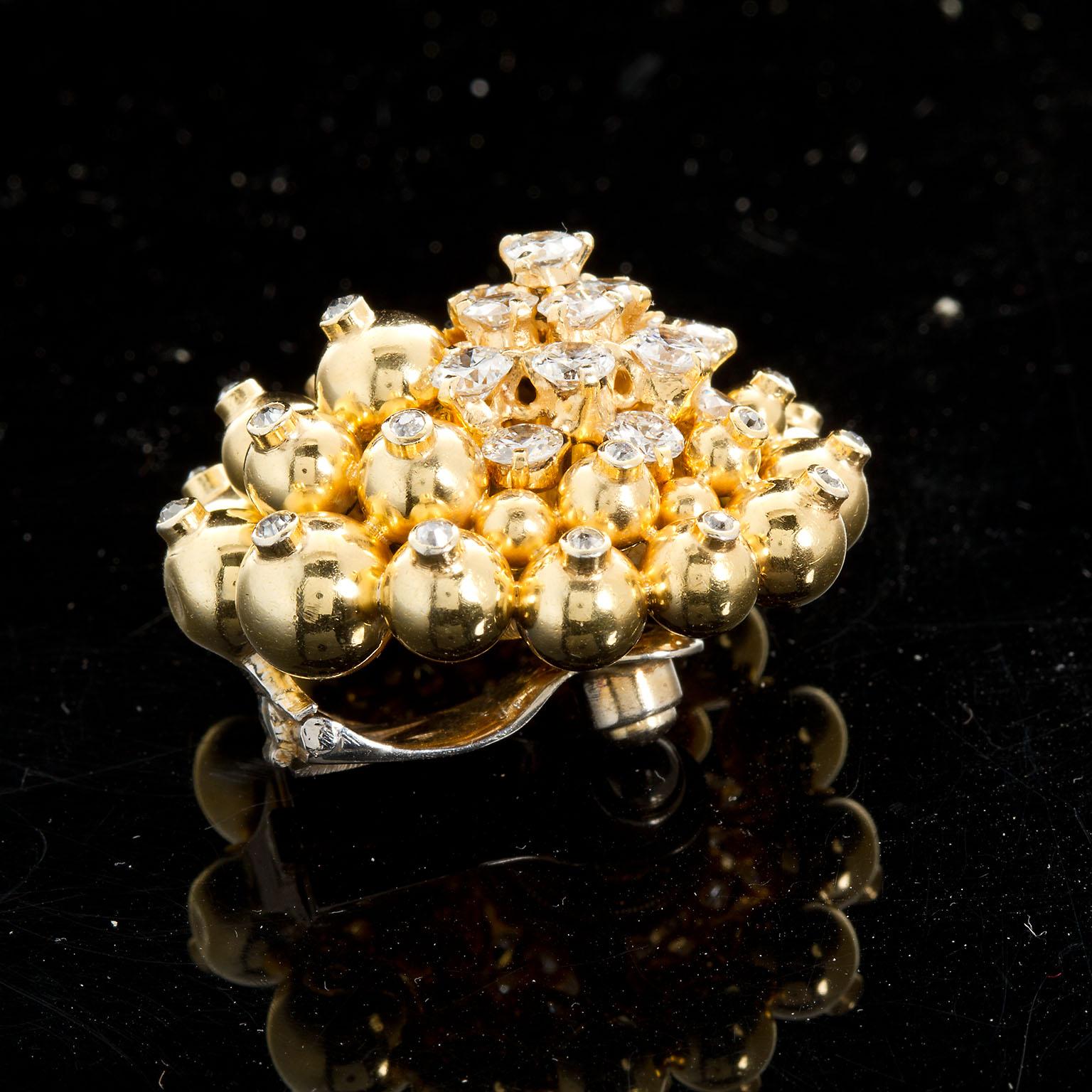Diamond Gold Ornament Cluster Earclips In Excellent Condition For Sale In Lakewood, NJ