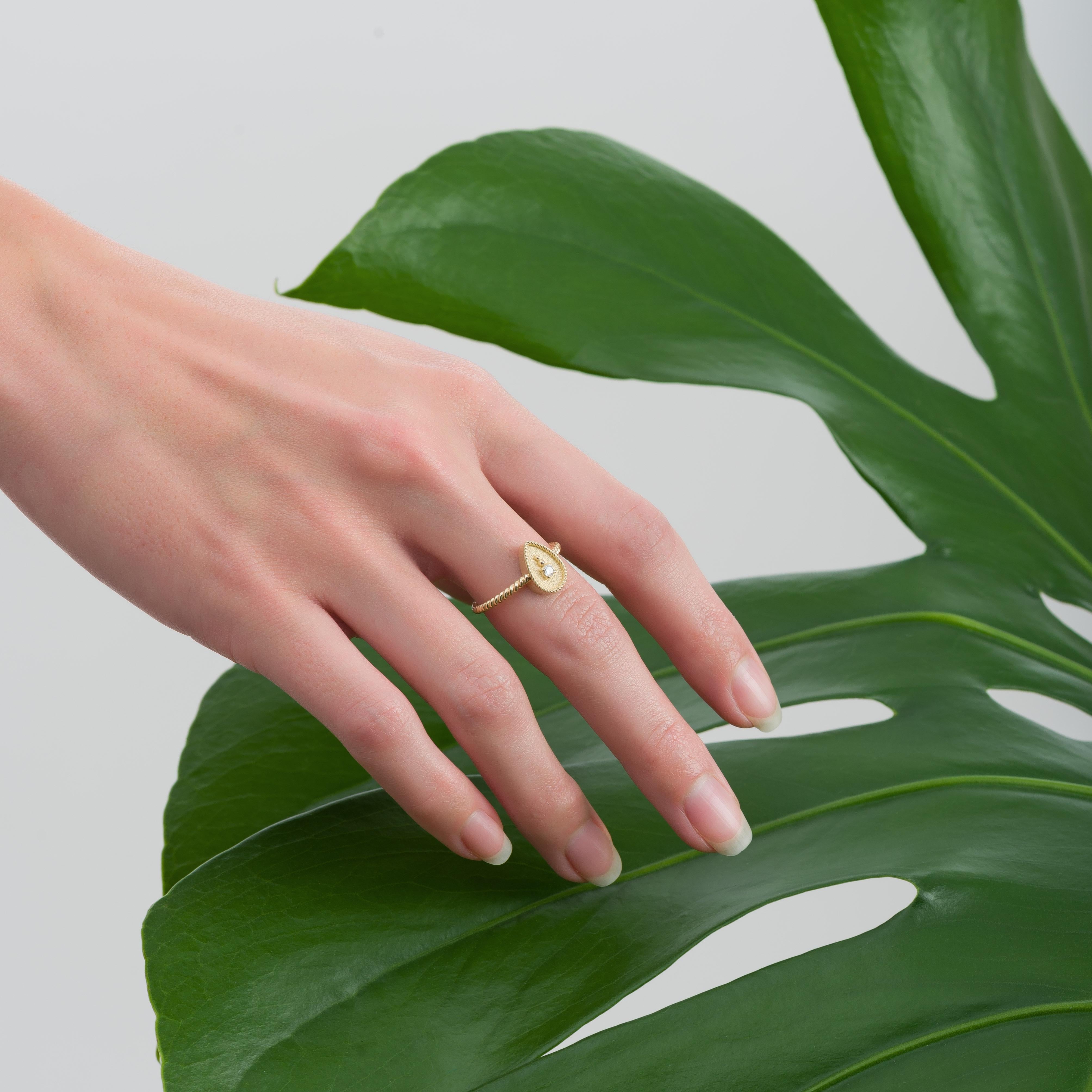 Our Gold Rope Ring with a Graceful Pear Design and a Brilliant Diamond Centerpiece—an exquisite blend of classic charm and contemporary sophistication, making a statement that's both timeless and modern.

100% handmade in our workshop.

Metal: 18K