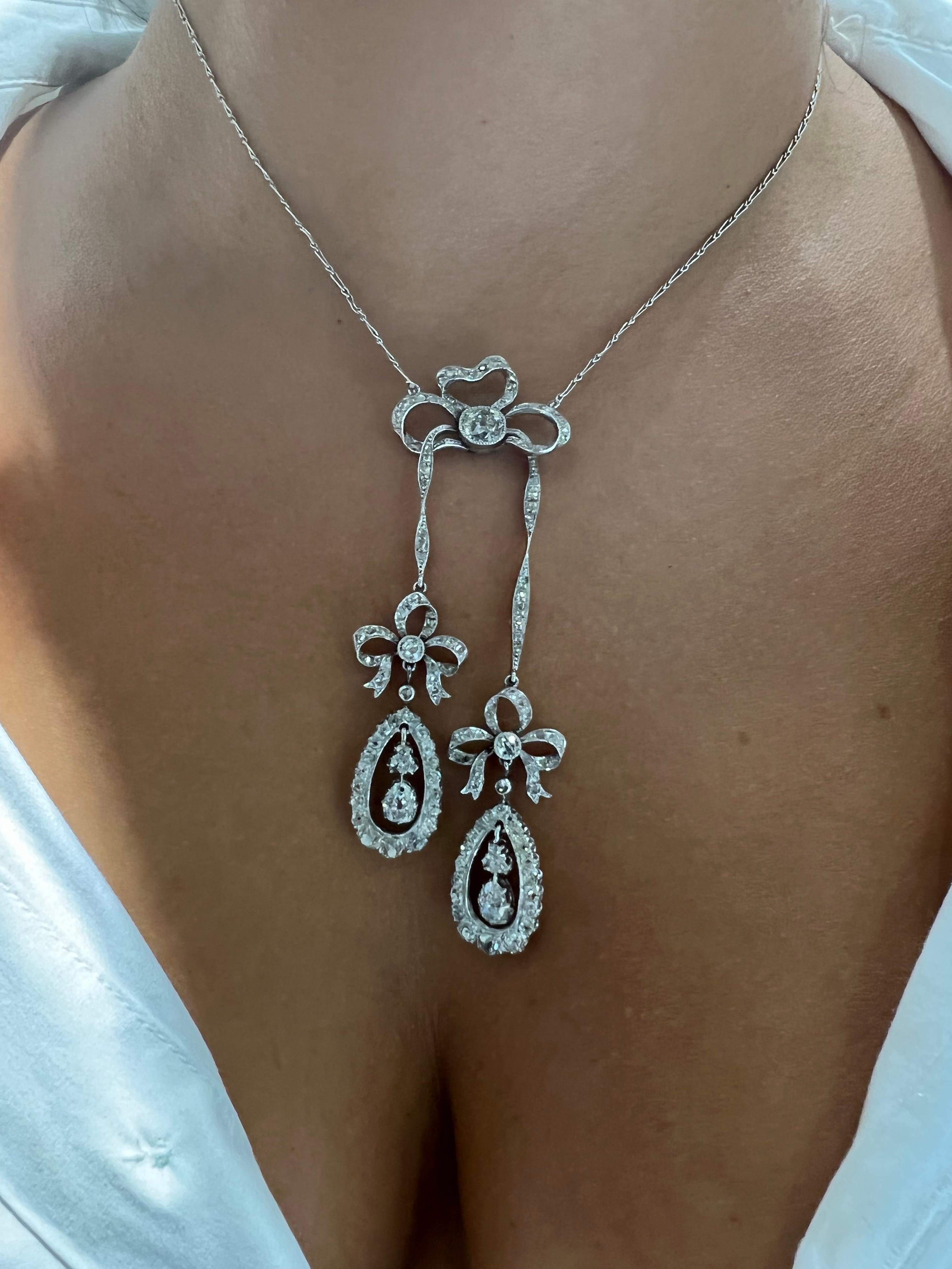 Negligé necklace in platinum, paved with approximately 10 carats of pear, round and old cut diamonds, on a thin chain. 
The pattern in the center is fix and set with an old cut cushion diamond. The rest of the necklace is totally flexible, and the