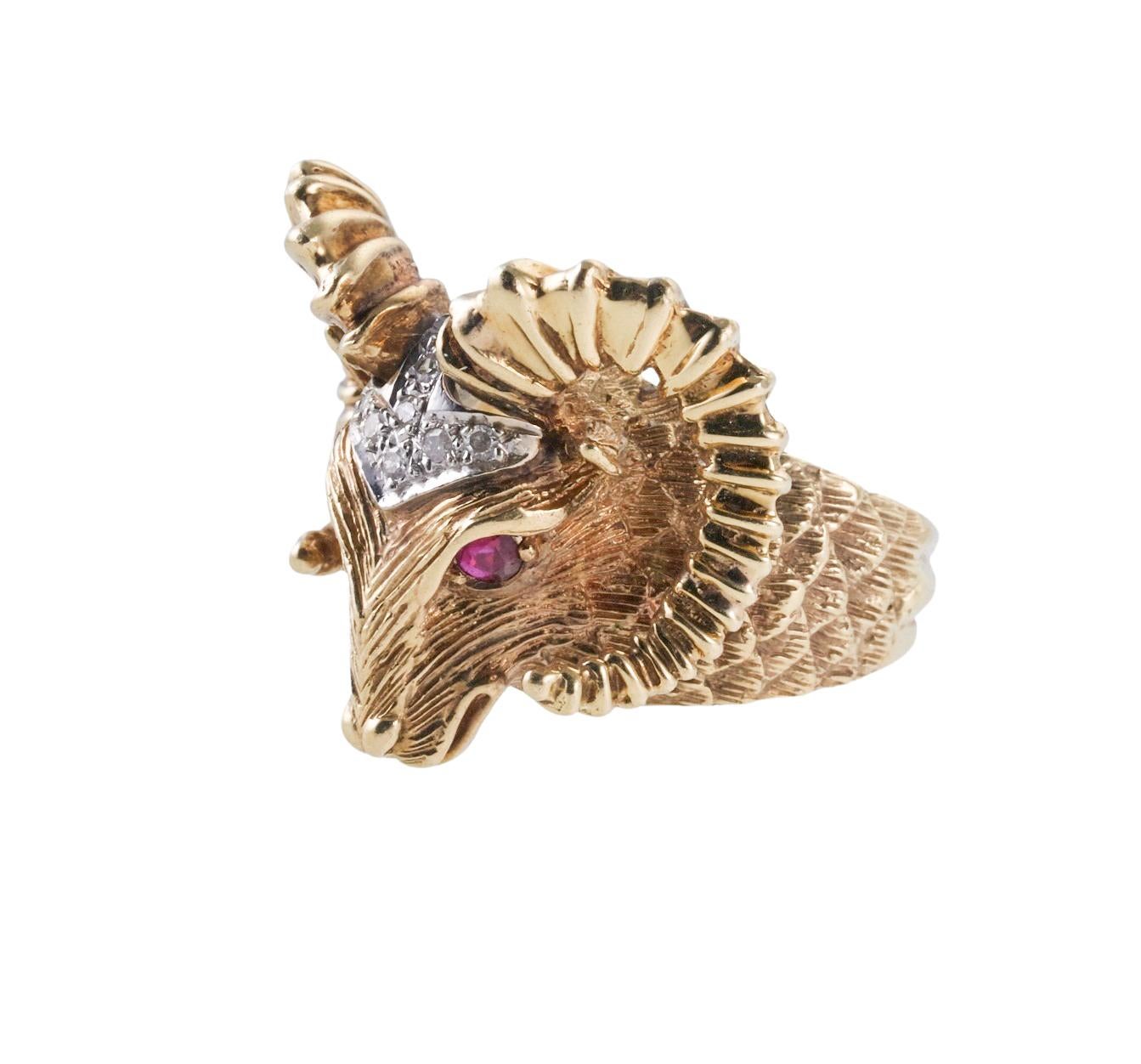 14k yellow gold vintage ram's head ring, set with approx. 0.05ctw in diamonds and ruby eyes. Ring size 7.25, top is 23mm x 26mm. Marked 14k. Weight of the piece - 19.4 grams. 