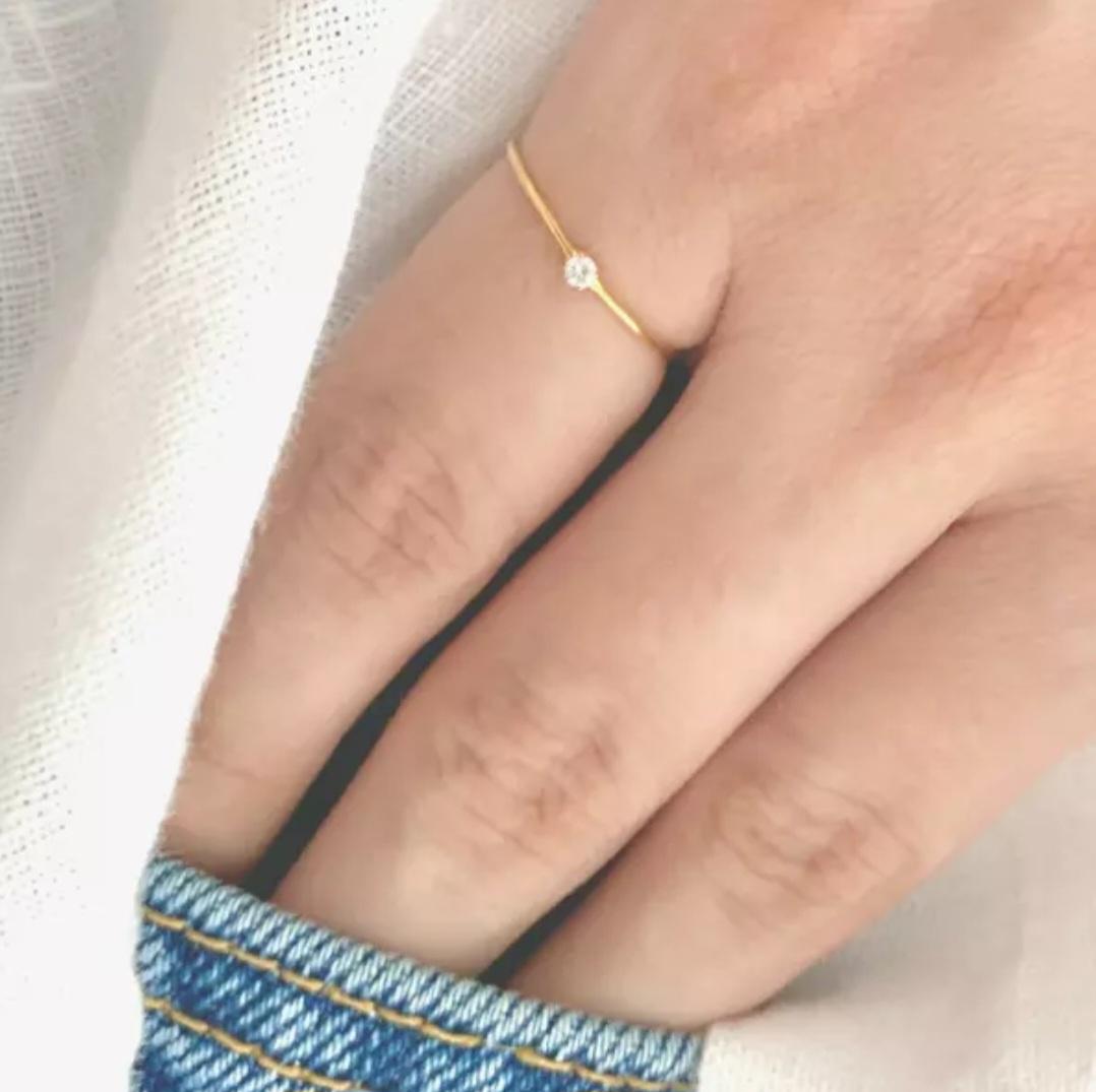 Diamant Gold Ring 14K Verlobung Weißer Schliff Solitär Rund Qualität Dünner Ring für Damen oder Herren im Angebot