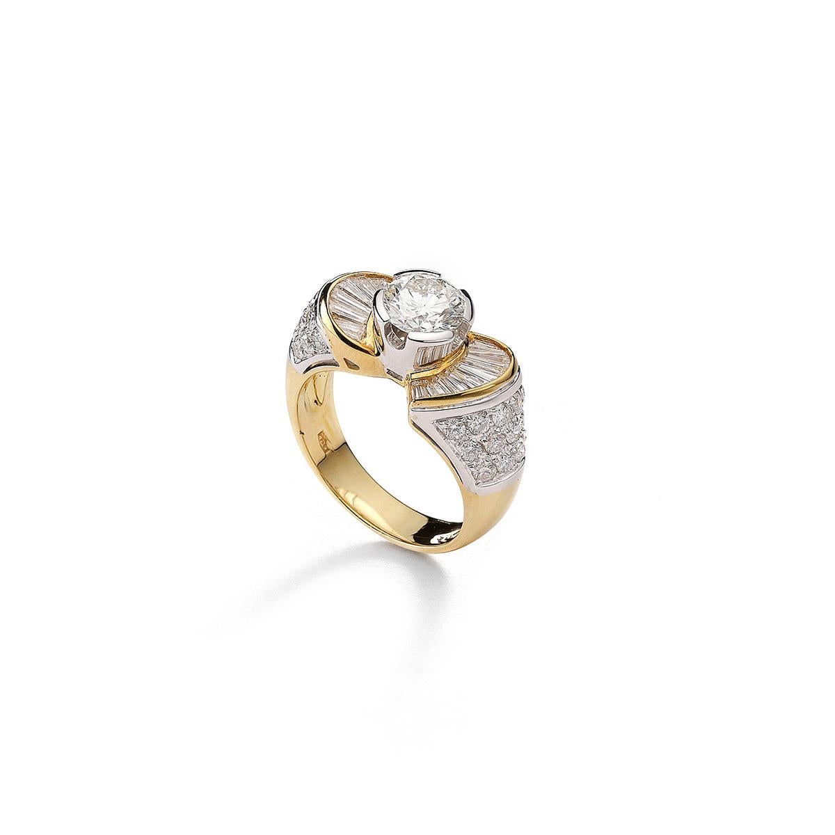 Ring in 18kt yellow gold set with one diamond 0.83 cts and tapers cut diamonds 1.63 cts Size 55   