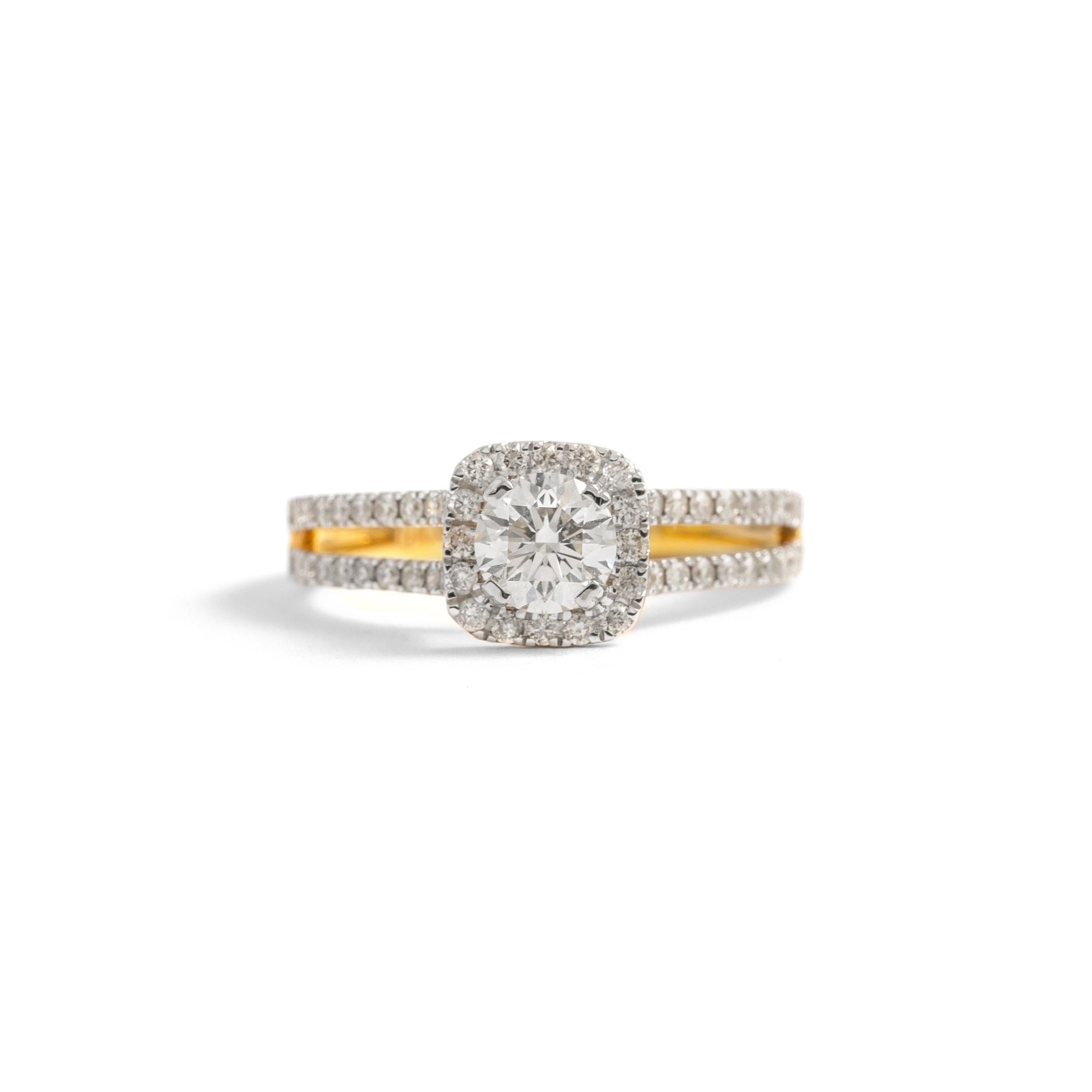 0.94 carat G color, VS2 clarity round cut on 18K gold mounting.
Size: 6 US.
