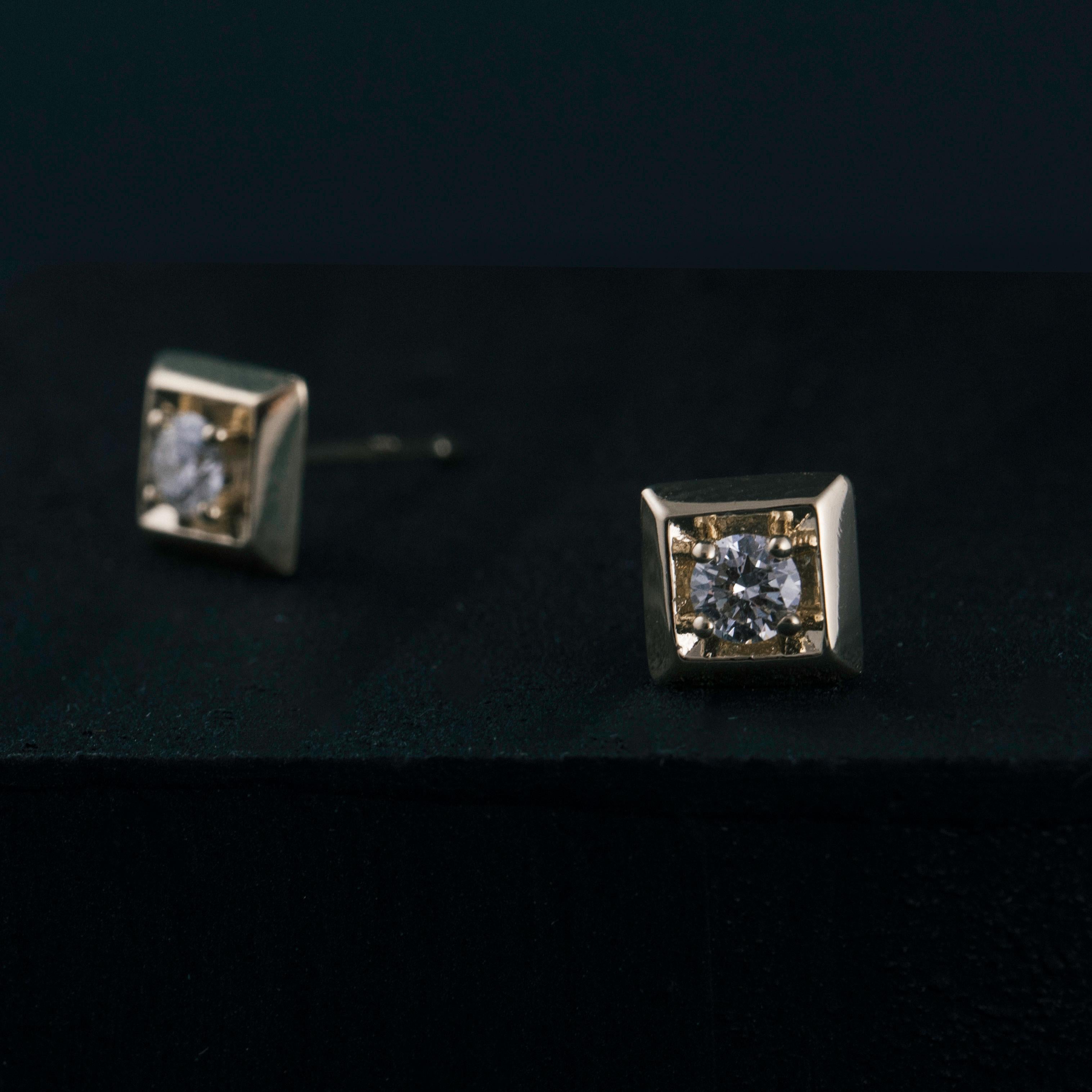 square gold stud earrings