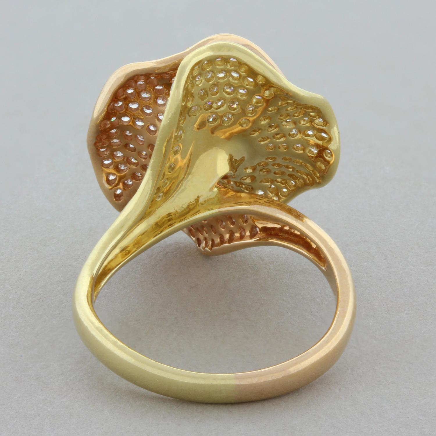 Diamond Gold Two-Tone Flower Ring In New Condition In Beverly Hills, CA