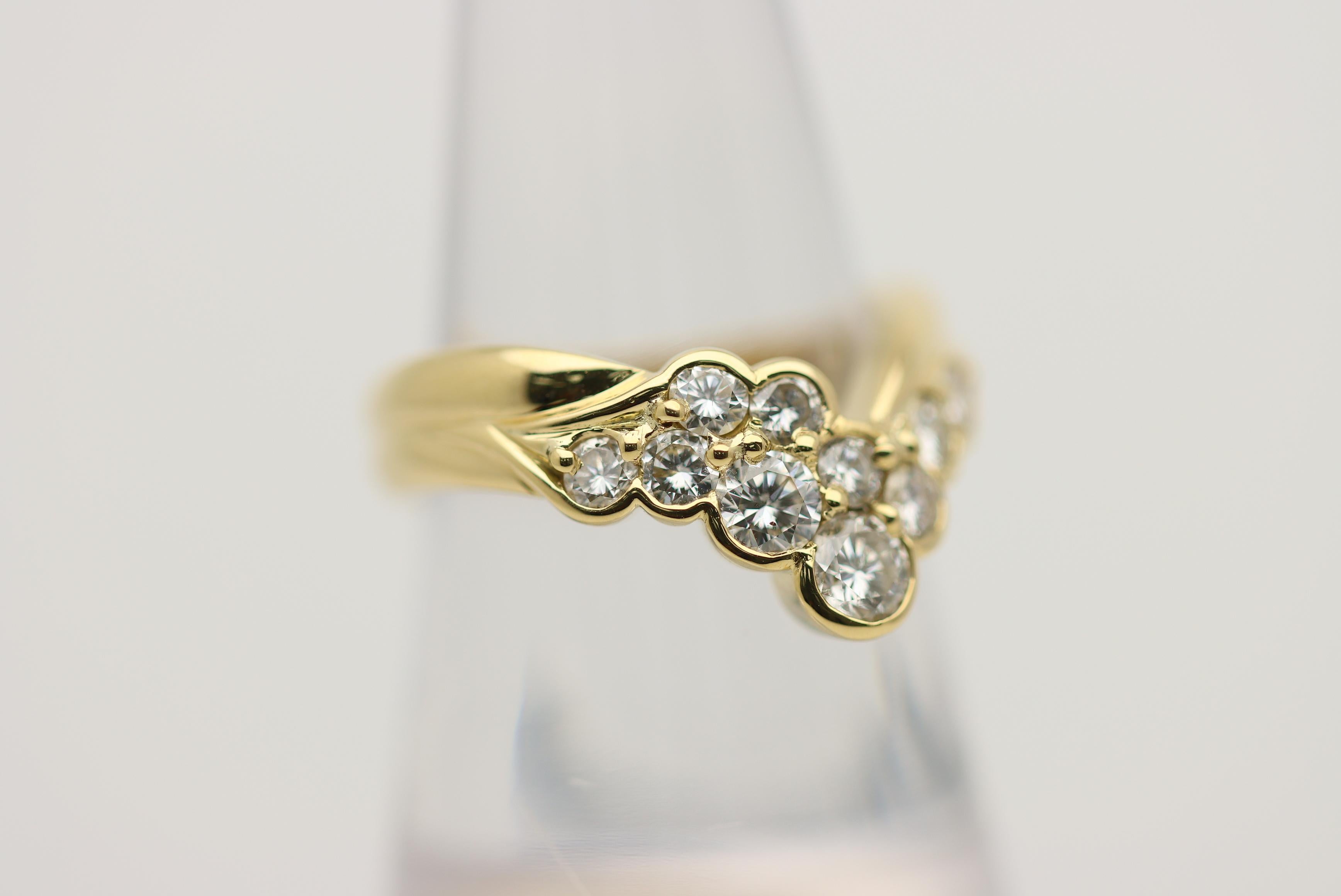 Round Cut Diamond Gold V-Shape Band Ring For Sale