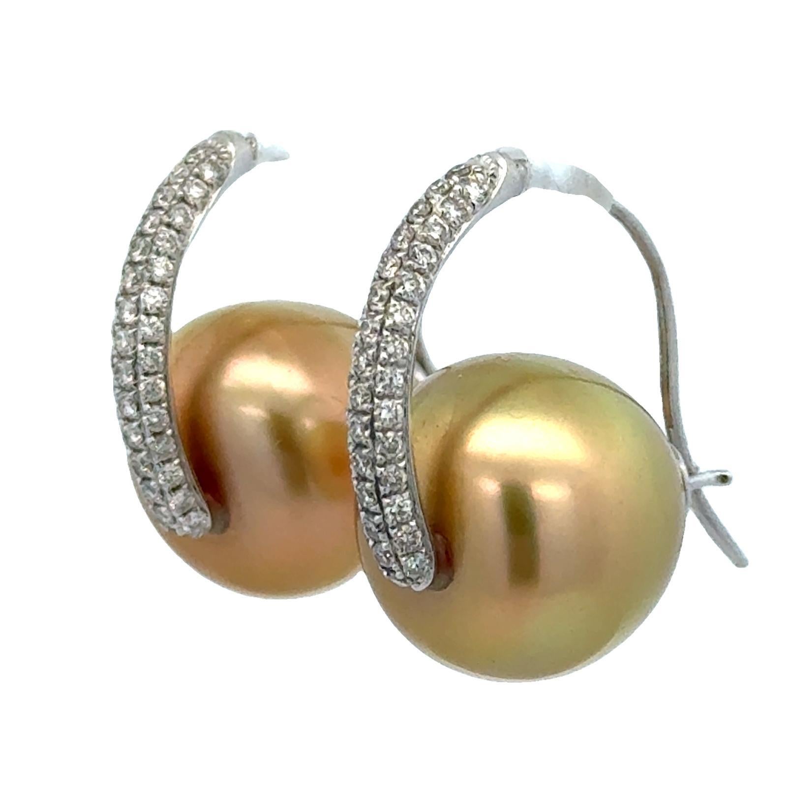 Moderno Orecchini moderni con diamante e perla dorata in oro giallo 14 carati in vendita