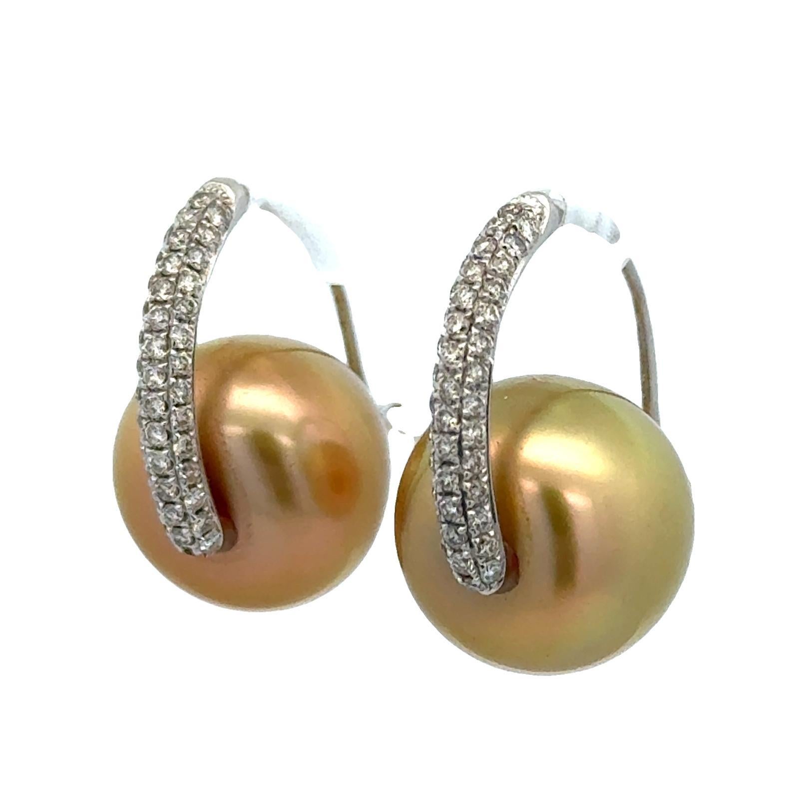 Taglio brillante Orecchini moderni con diamante e perla dorata in oro giallo 14 carati in vendita